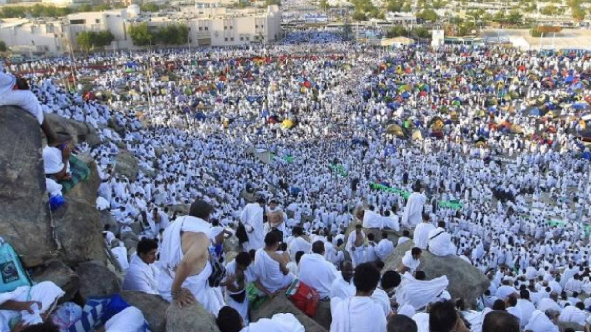 نحو مليوني حاج على صعيد عرفات من ١٥٠ دولة