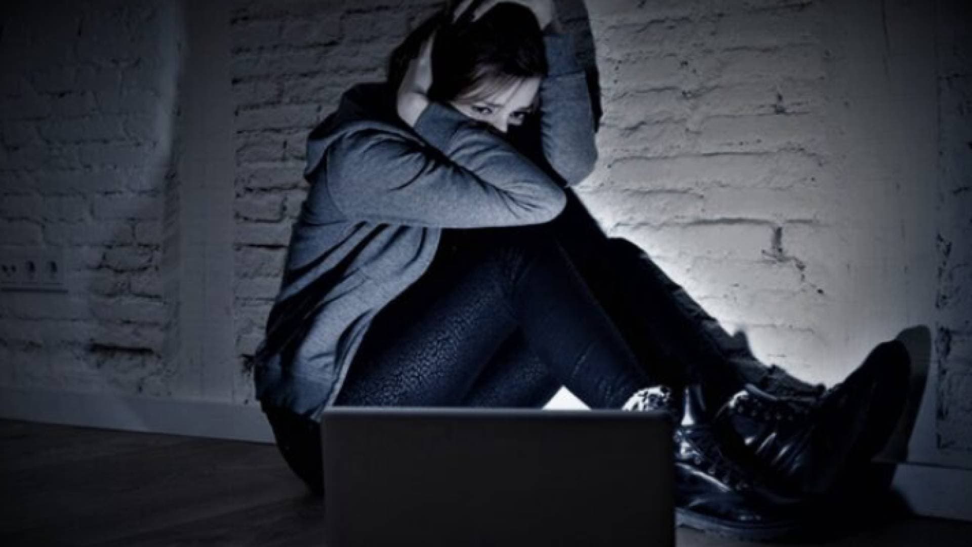 شخص ابتز "متزوجة" ونشر صورها الخاصة على مواقع التواصل