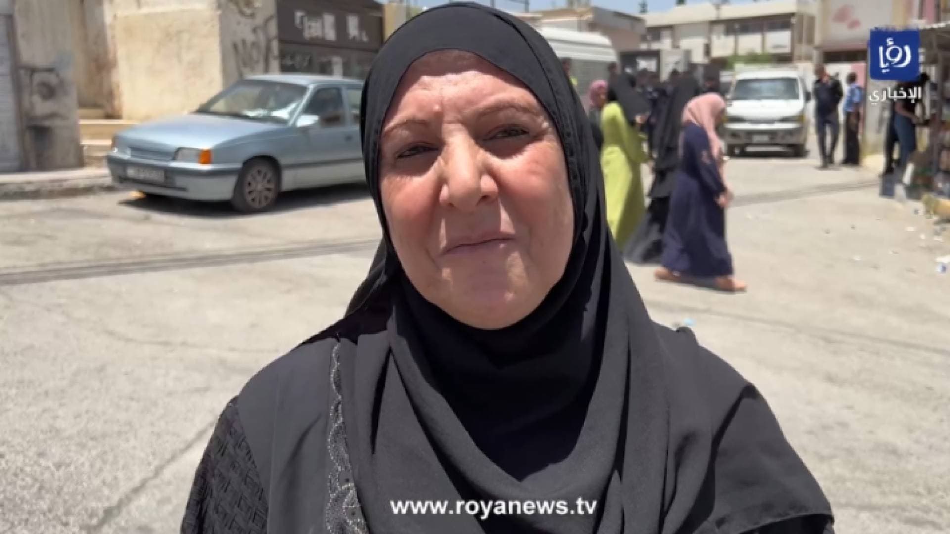خمسينية تؤدي امتحان التوجيهي وتطمح بدراسة المحاماة - فيديو