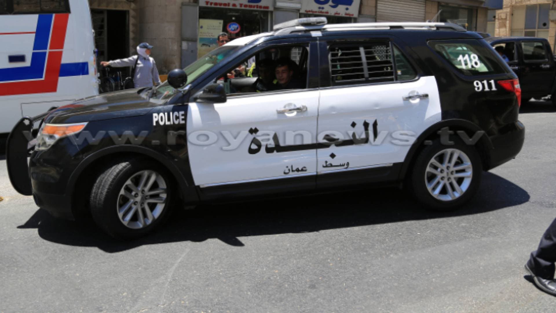 مصدر أمني: فض احتفال طلبة استخدموا ألعاب نارية أمام كلية عمان الجامعية