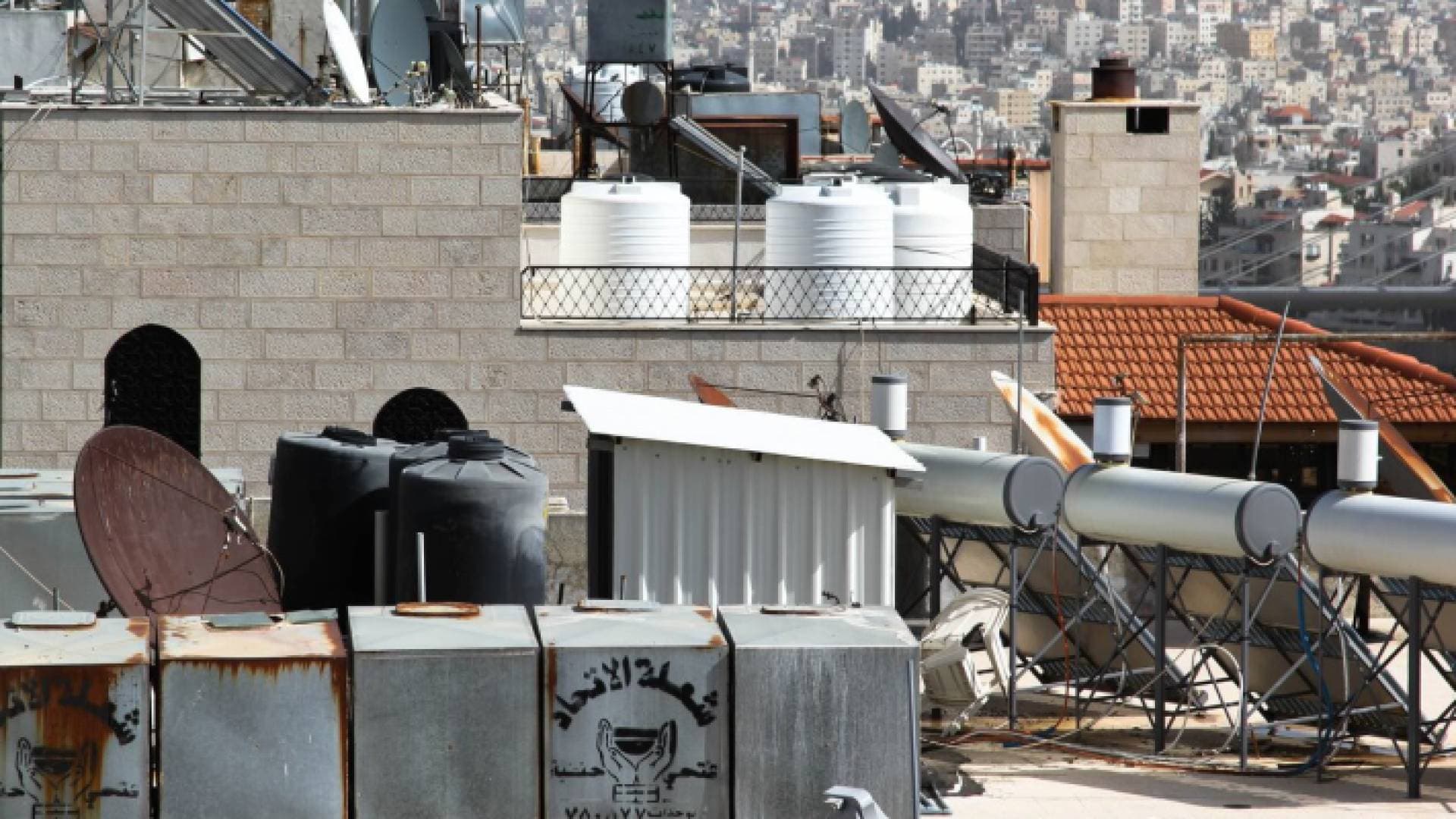 مواطنون في عمان: بيوتنا "عطشى" من آلية التزويد المائي خلال موجة الحر