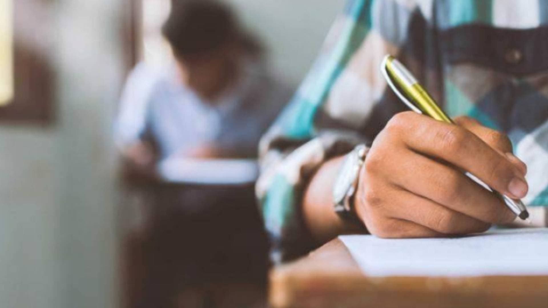 طلبة من العلمي: امتحان الكيمياء "صعب جدا" وأسئلة خاطئة - فيديو