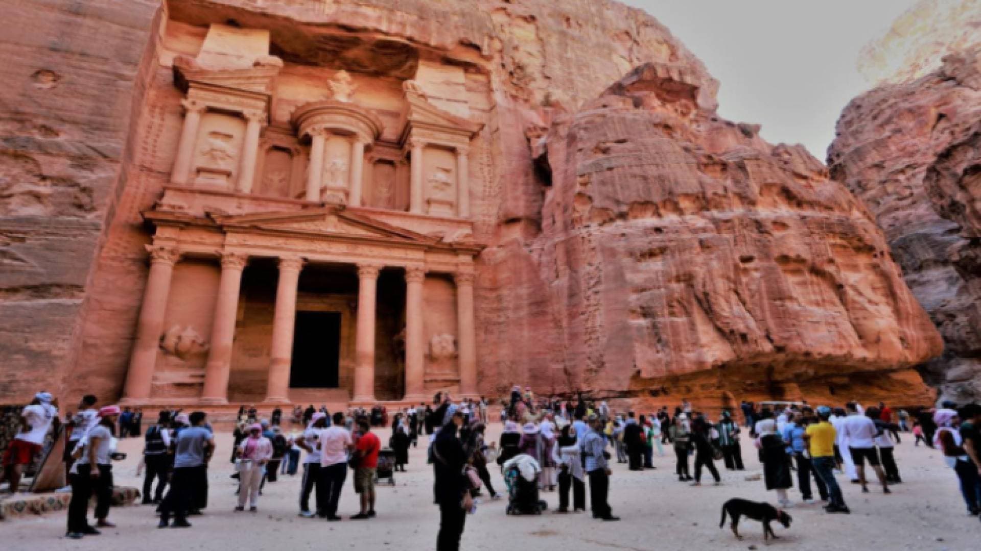 البترا تقترب من تخطي حاجز ٨٠٠ ألف زائر منذ بداية العام