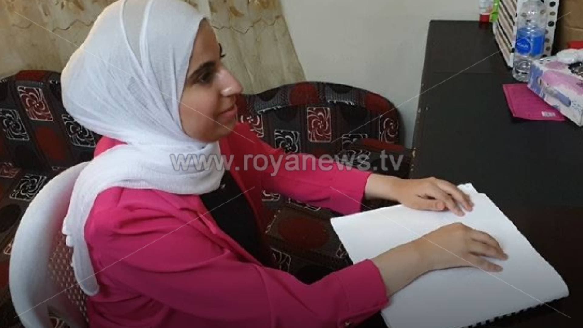 بالفيديو.. طالبة كفيفة من عائلة فاقدة للبصر تتحدى الظروف القاهرة وتتخطى التوجيهي