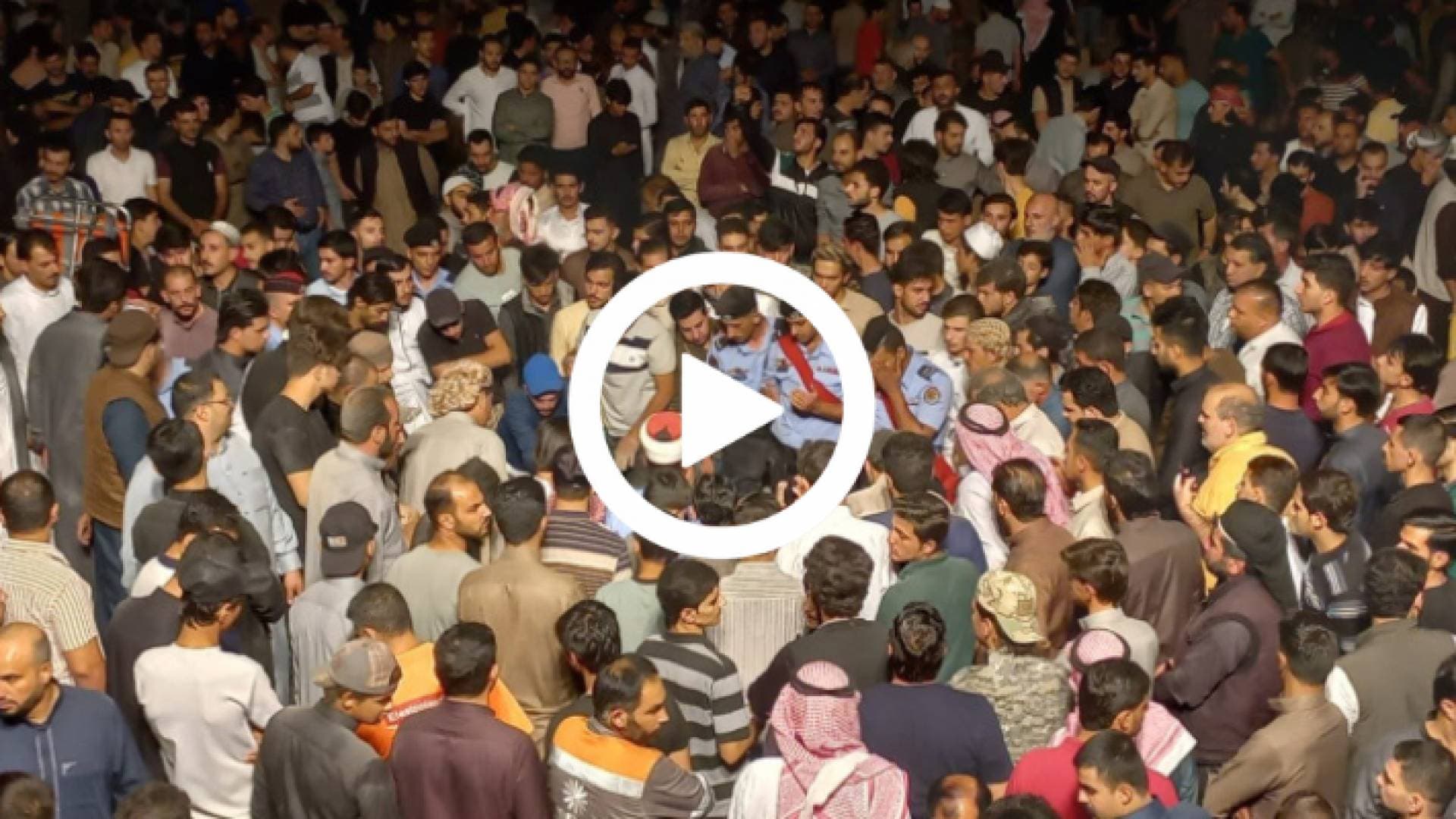 بالفيديو والصور.. الآلاف يشيعون عريس معان حمزة الفناطسة