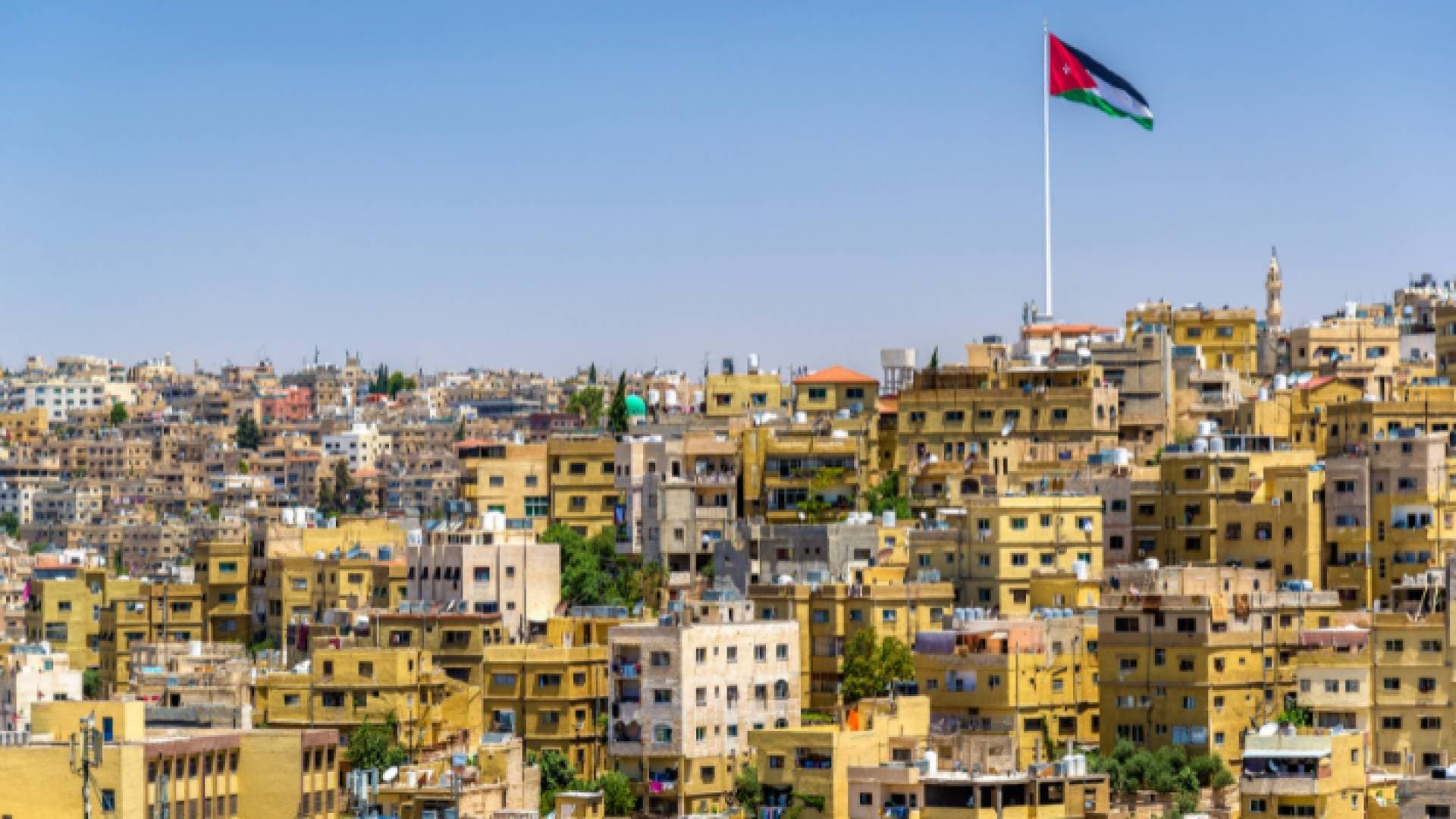 ساعات تفصل الأردنيين عن بدء تطبيق أهم قانونين في ٢٠٢٣ تعرف إليهما