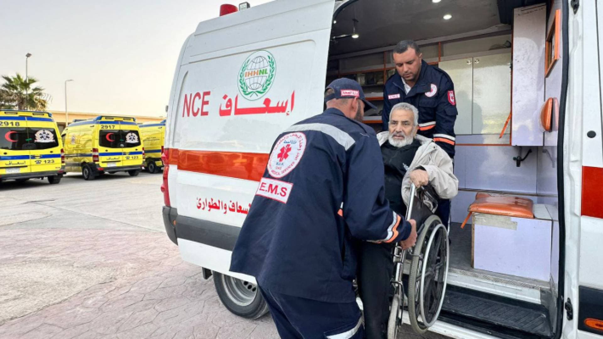 الدفاع المدني بغزة: حاجتنا ماسة لوقود سيارات الإسعاف