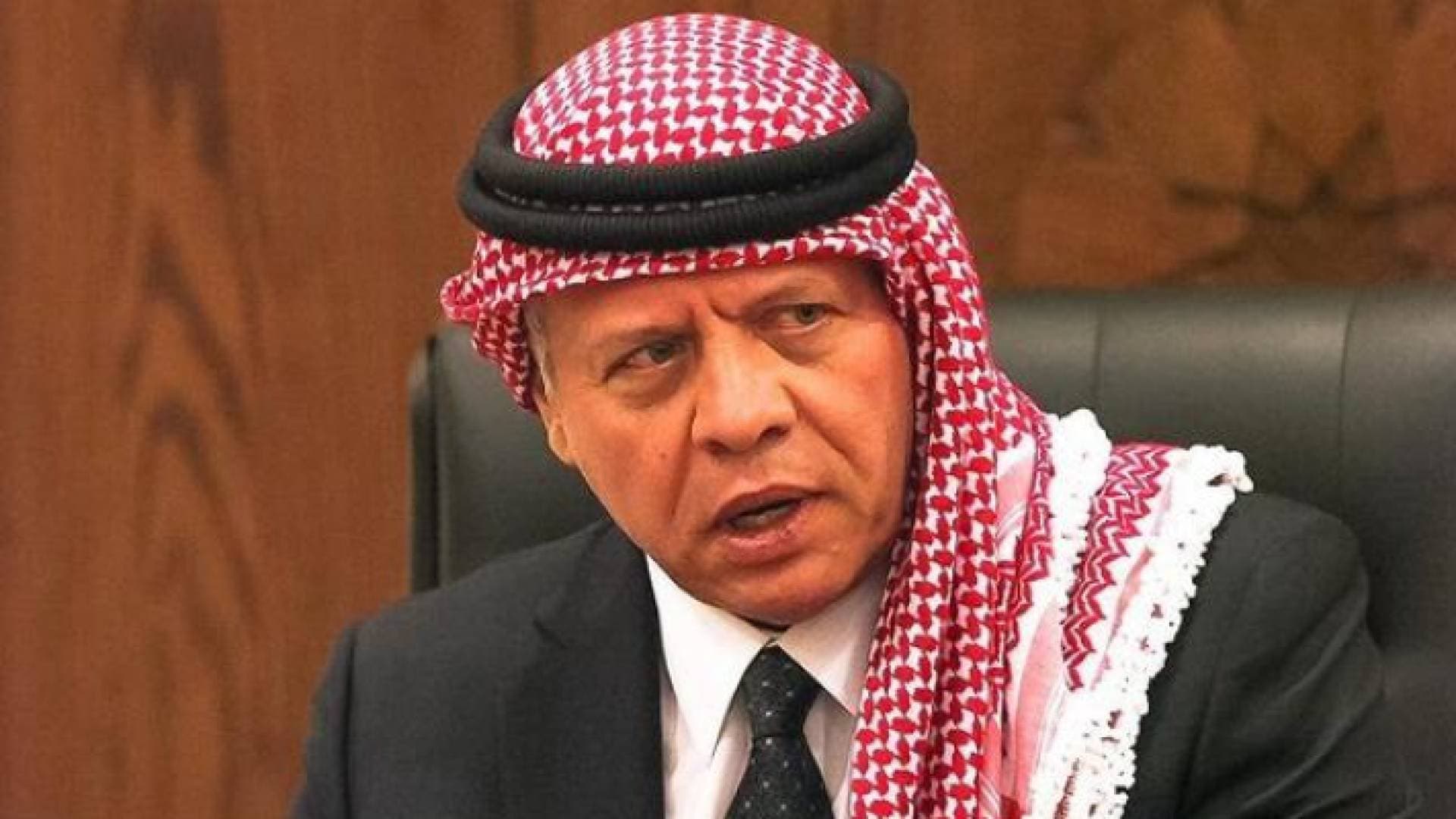 الملك يطمئن على صحة أمير دولة الكويت