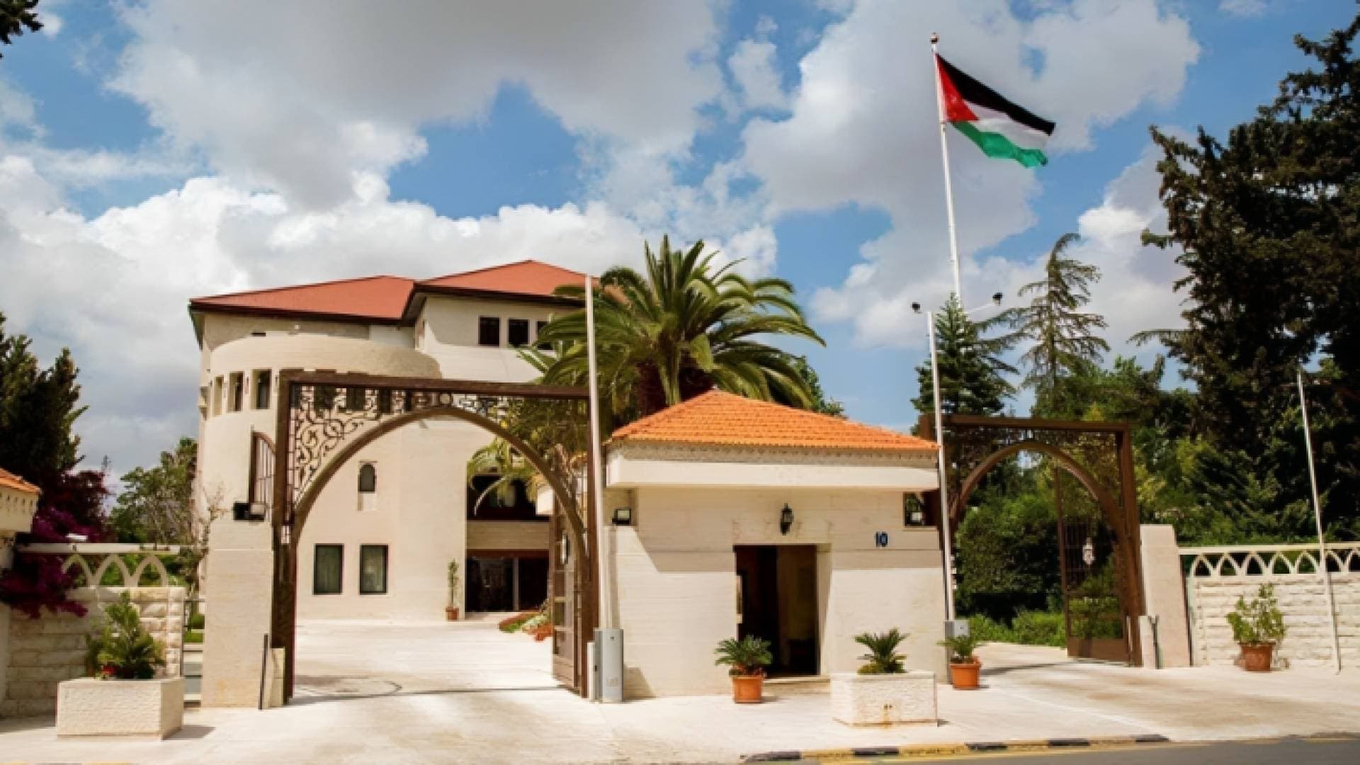 الحكومة تعلن توجهات استراتيجية في منظومة الموارد البشرية