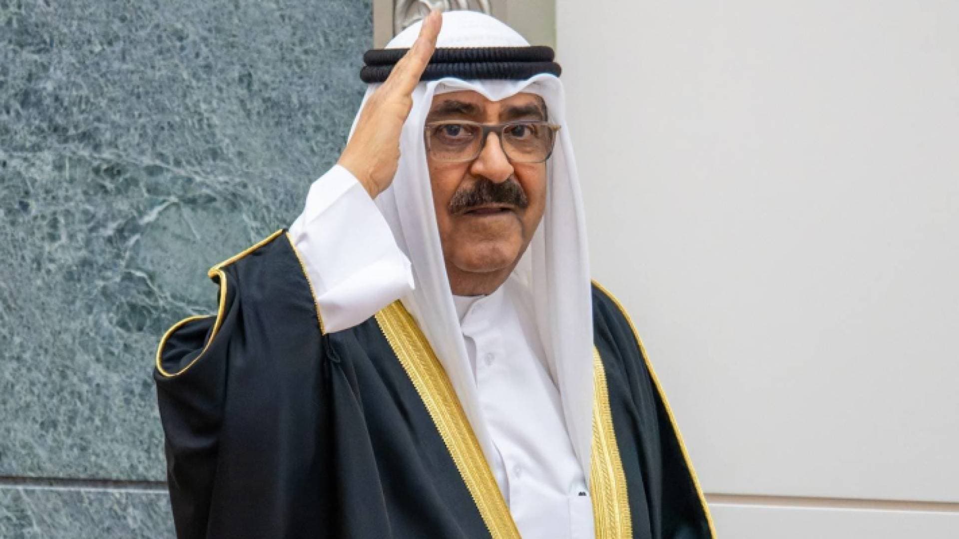 الشيخ مشعل الأحمد الصباح يؤدي اليمين الدستورية أميرا للكويت