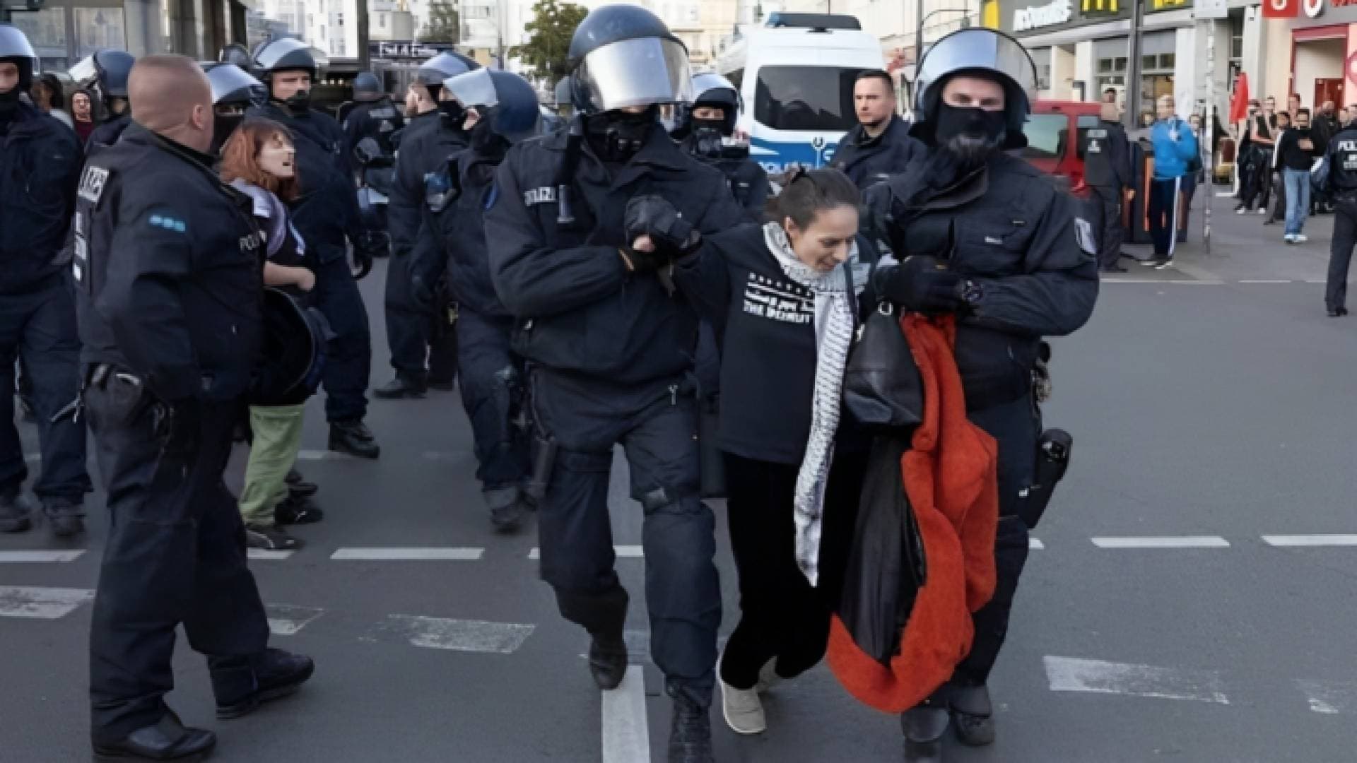 ناشطة أردنية في ألمانيا لـ"رؤيا": اعتقلوني لإرتدائي الكوفية الفلسطينية