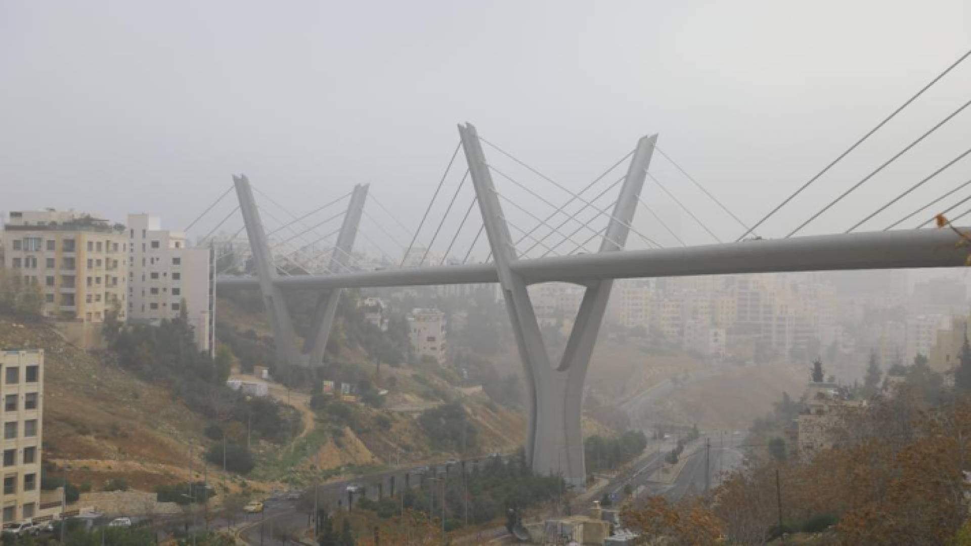 بدء تساقط الأمطار في عدد من مناطق الأردن