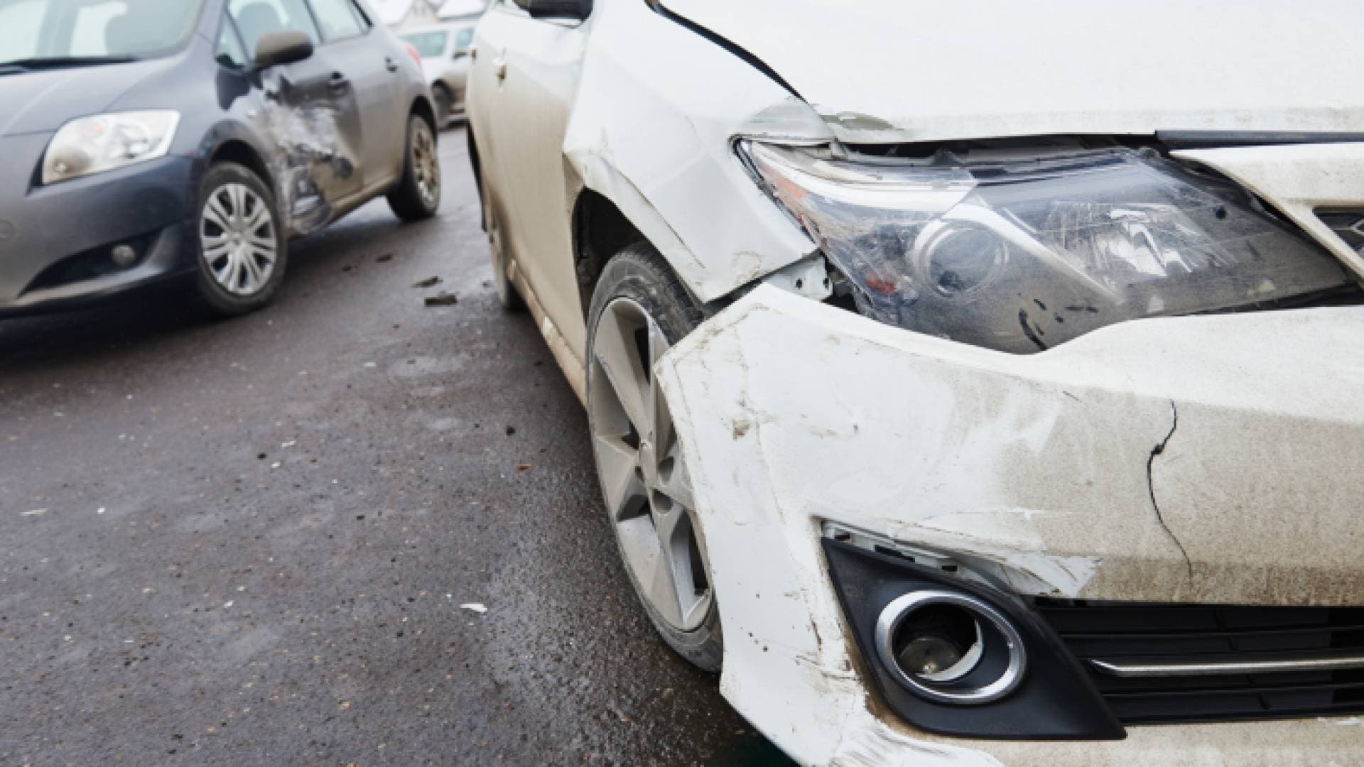٧ إصابات بتصادم ٤ مركبات على طريق إربد عمان