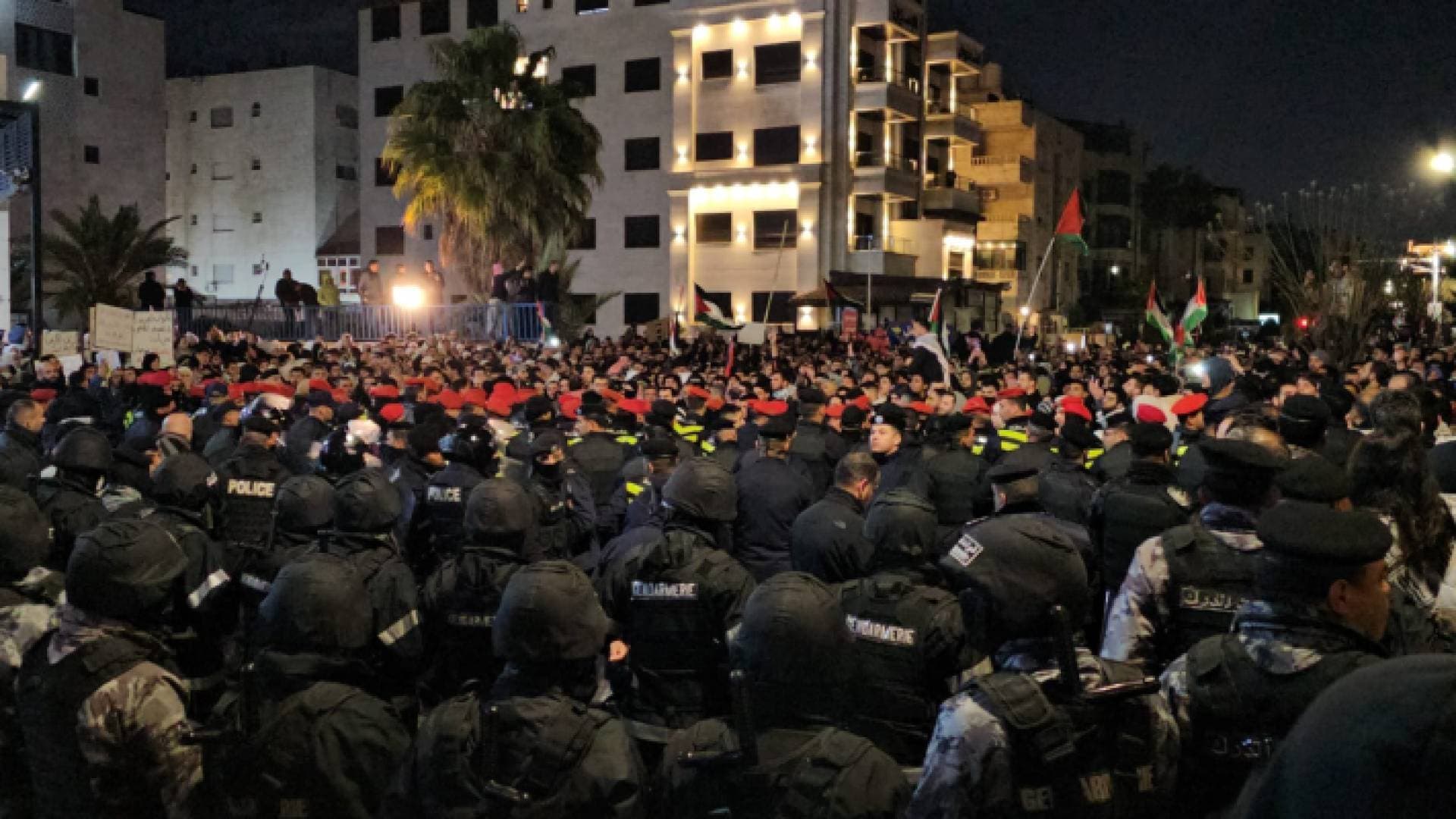 إحالة ٩٨ شخصا إلى الادعاء العام حاولوا الوصول إلى سفارة الاحتلال بعمان
