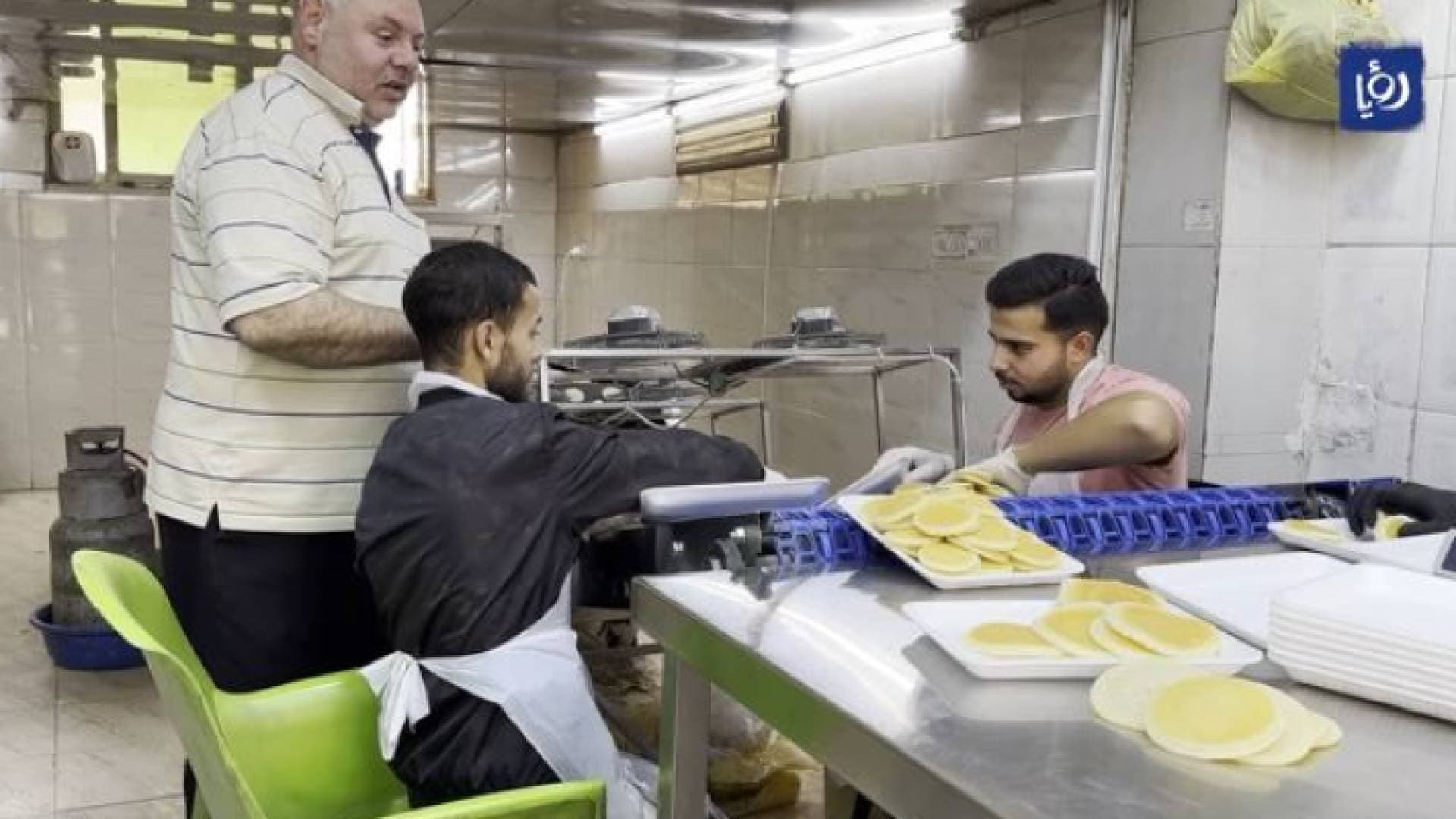 القطايف في شهر رمضان.. فرصة عمل للعديد من طلاب الجامعات بالمفرق - فيديو