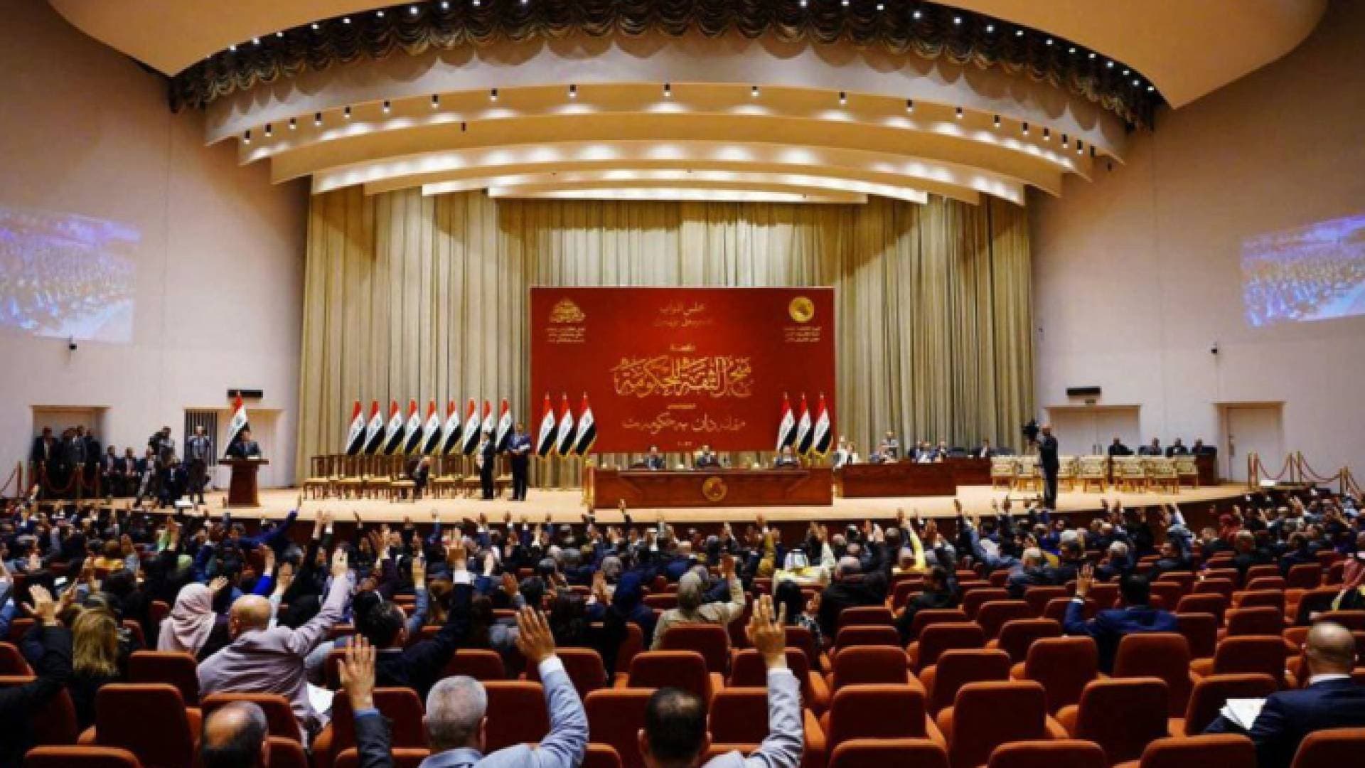 تبادل للكلمات وضرب بمطرقة الرئيس.. مشاجرة واسعة في مجلس النواب العراقي "فيديو"