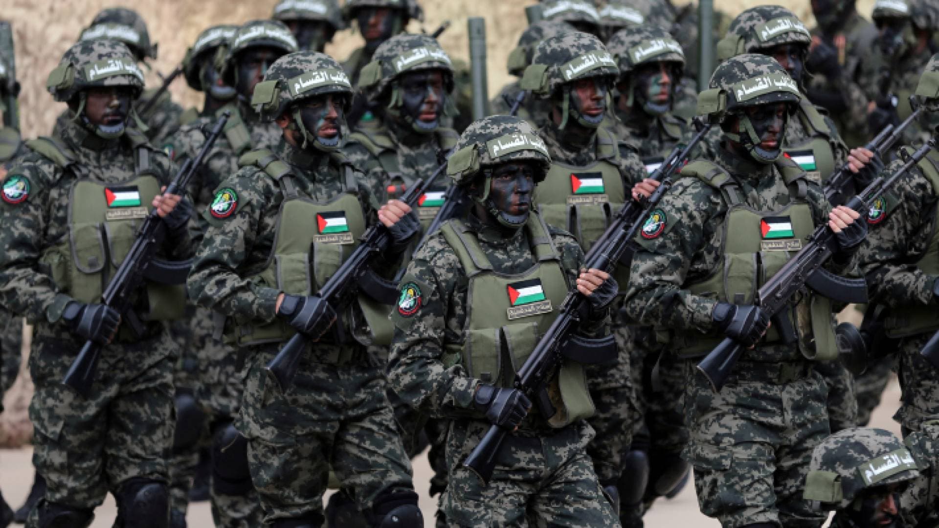 حماس: لا زلنا نحتفظ بالعدد الأكبر.. والمقاومة قادرة على زيادة غلتها من الأسرى