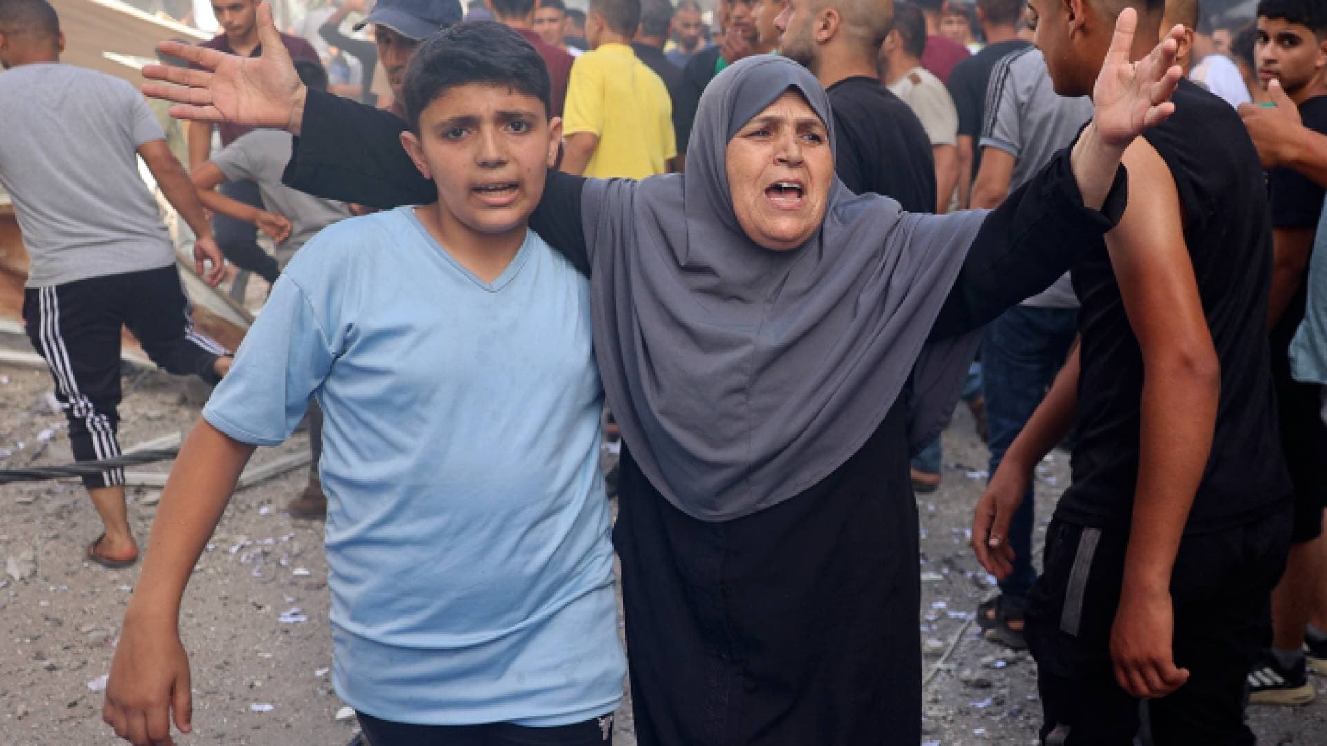 ٩ شهداء بينهم ٦ أطفال بقصف منزل في مخيم البريج وسط قطاع غزة