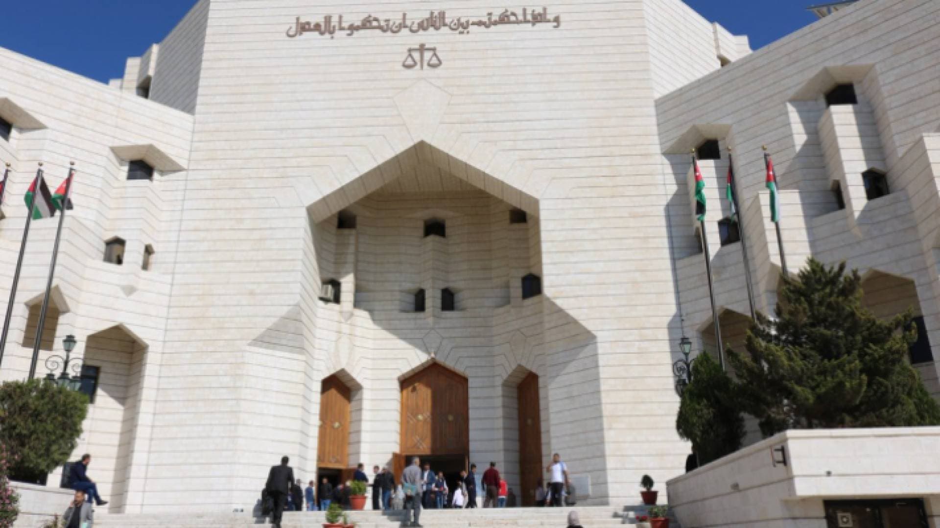 بالفيديو.. النيابة العامة توقف سمسار هجرة غير شرعية وتمنع آخر من السفر