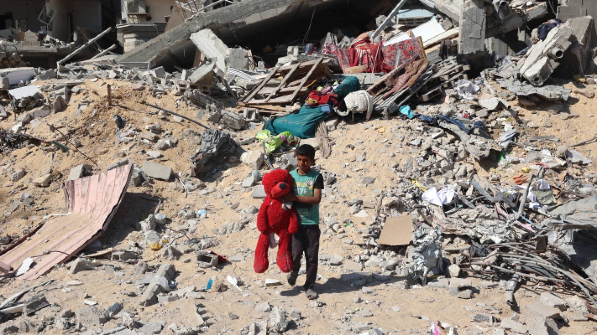٢٦٠ يوما.. الاحتلال يواصل عدوانه على غزة ويستهدف النازحين في رفح