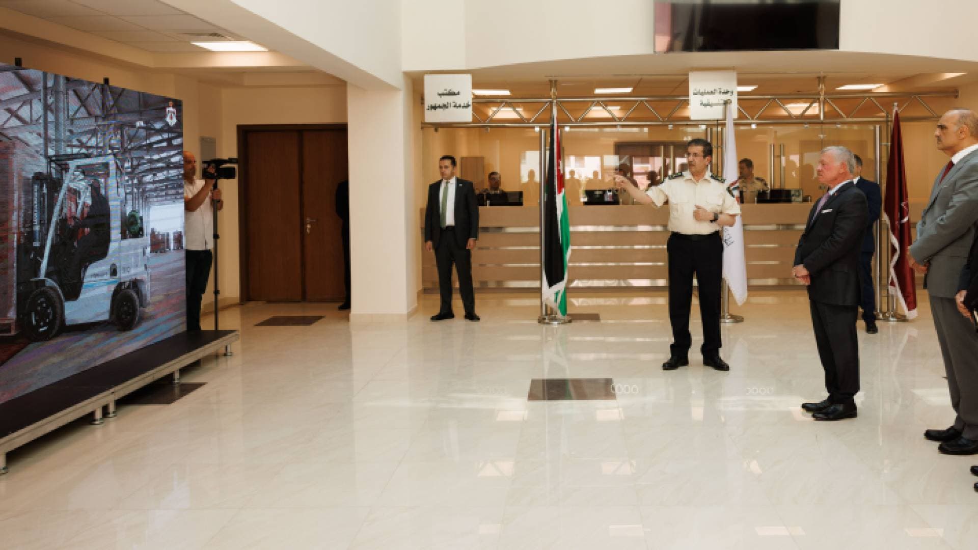 الملك يفتتح مركز جمرك عمان الجديد بمنطقة الماضونة "فيديو"