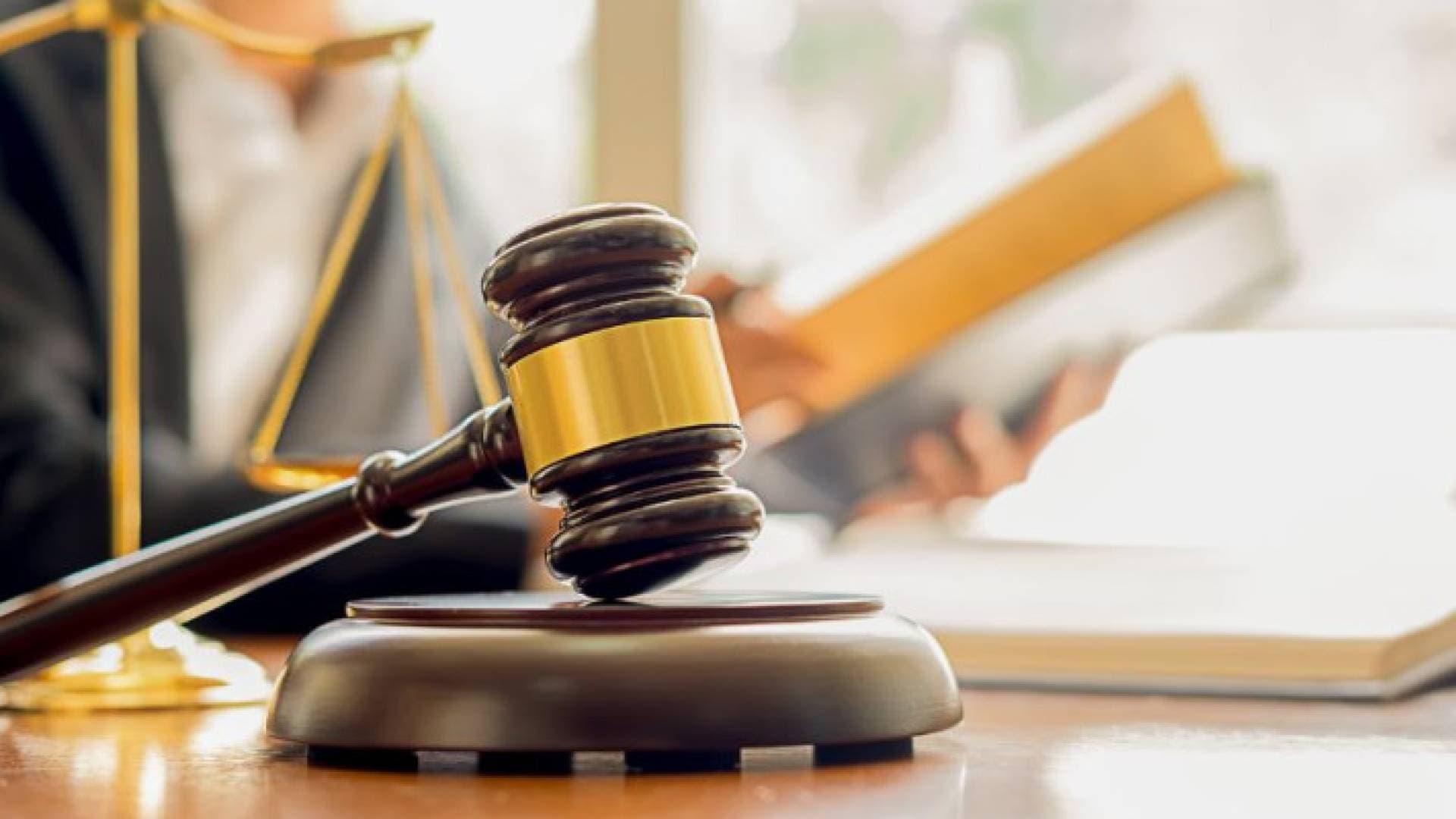 ما العقوبة التي تنتظر قاتل والدته في الكرك حسب القانون الأردني؟