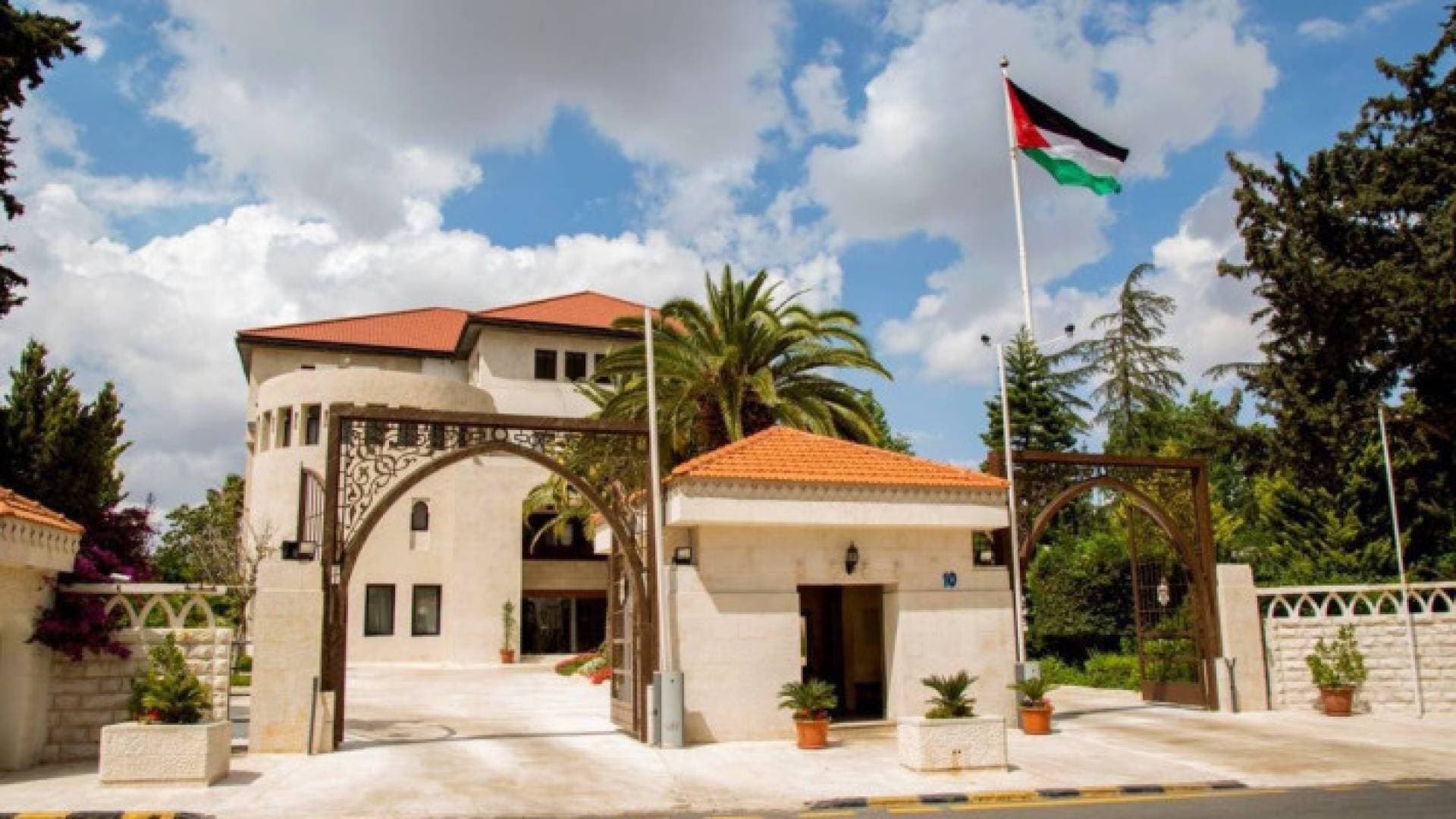 الحكومة: "نظام الموارد البشرية" سيطبق على الموظفين كافة