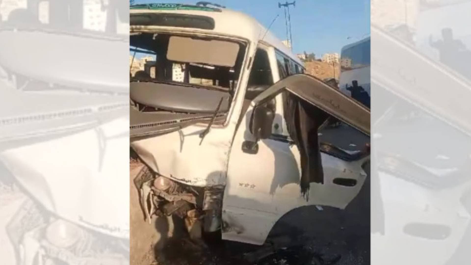 الأمن: 15 إصابة بحادث تدهور حافلة في منطقة نزول صافوط