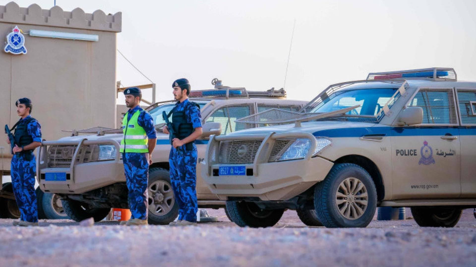 قتلى وجرحى في إطلاق نار بمحيط مسجد في العاصمة العمانية مسقط - فيديو