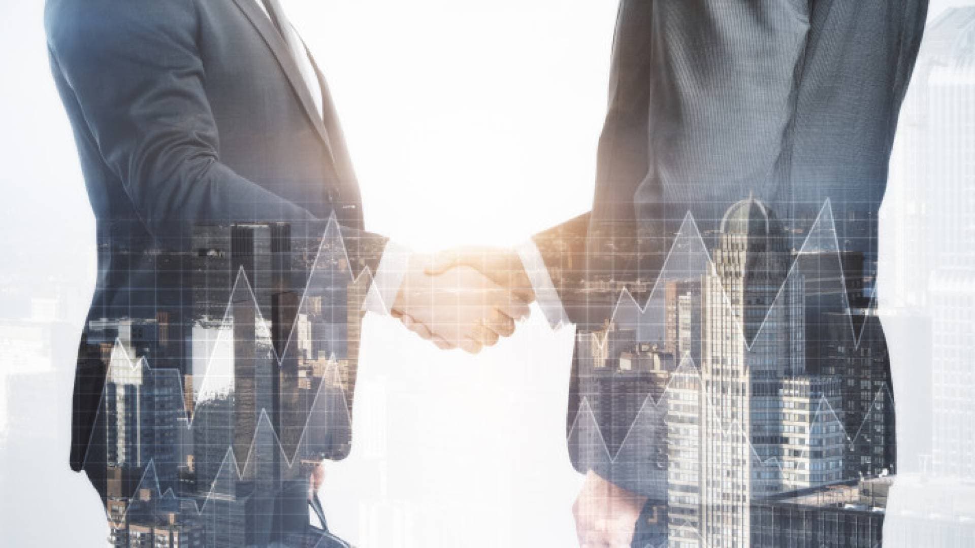 بالفيديو - خبير إداري يخمن تعليمات عمل الموظف العام خارج ساعات الدوام الرسمية