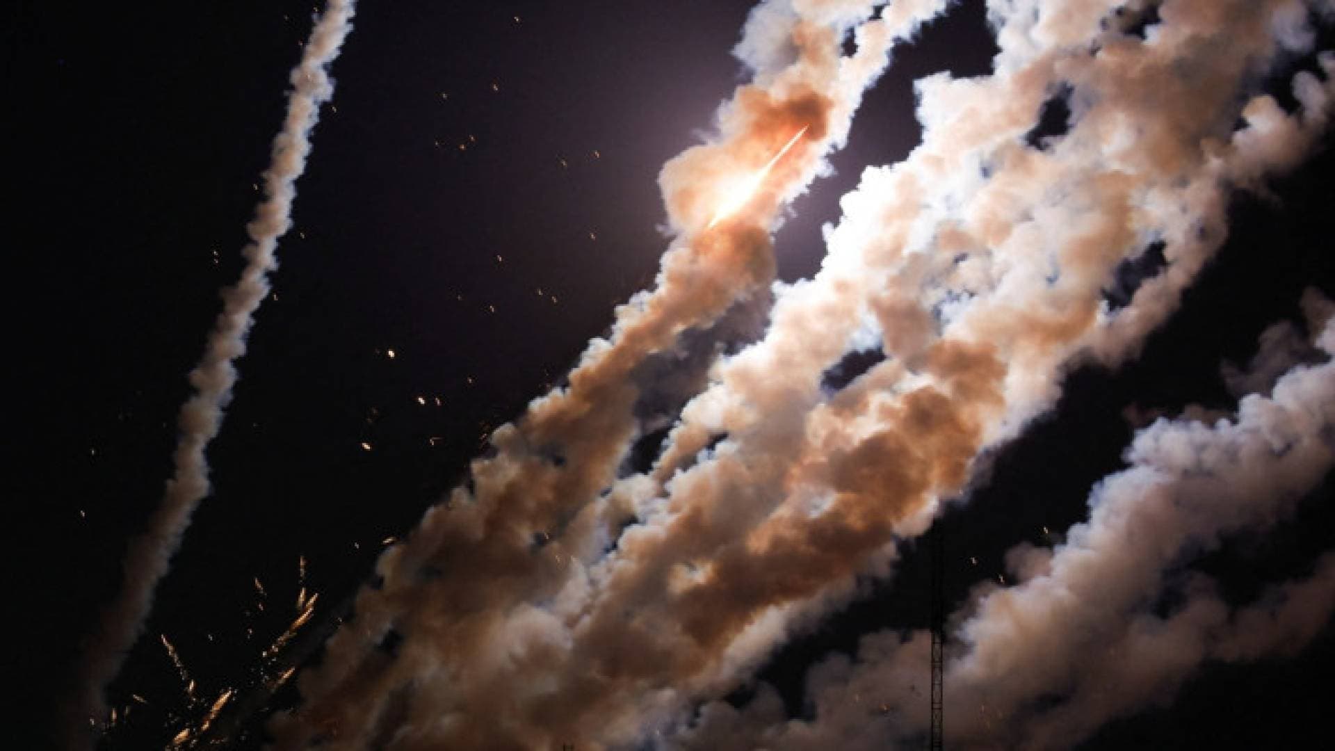 إعلام عبري: الاستعدادات جارية لهجوم إيراني فوري يمكن شنه في أي لحظة
