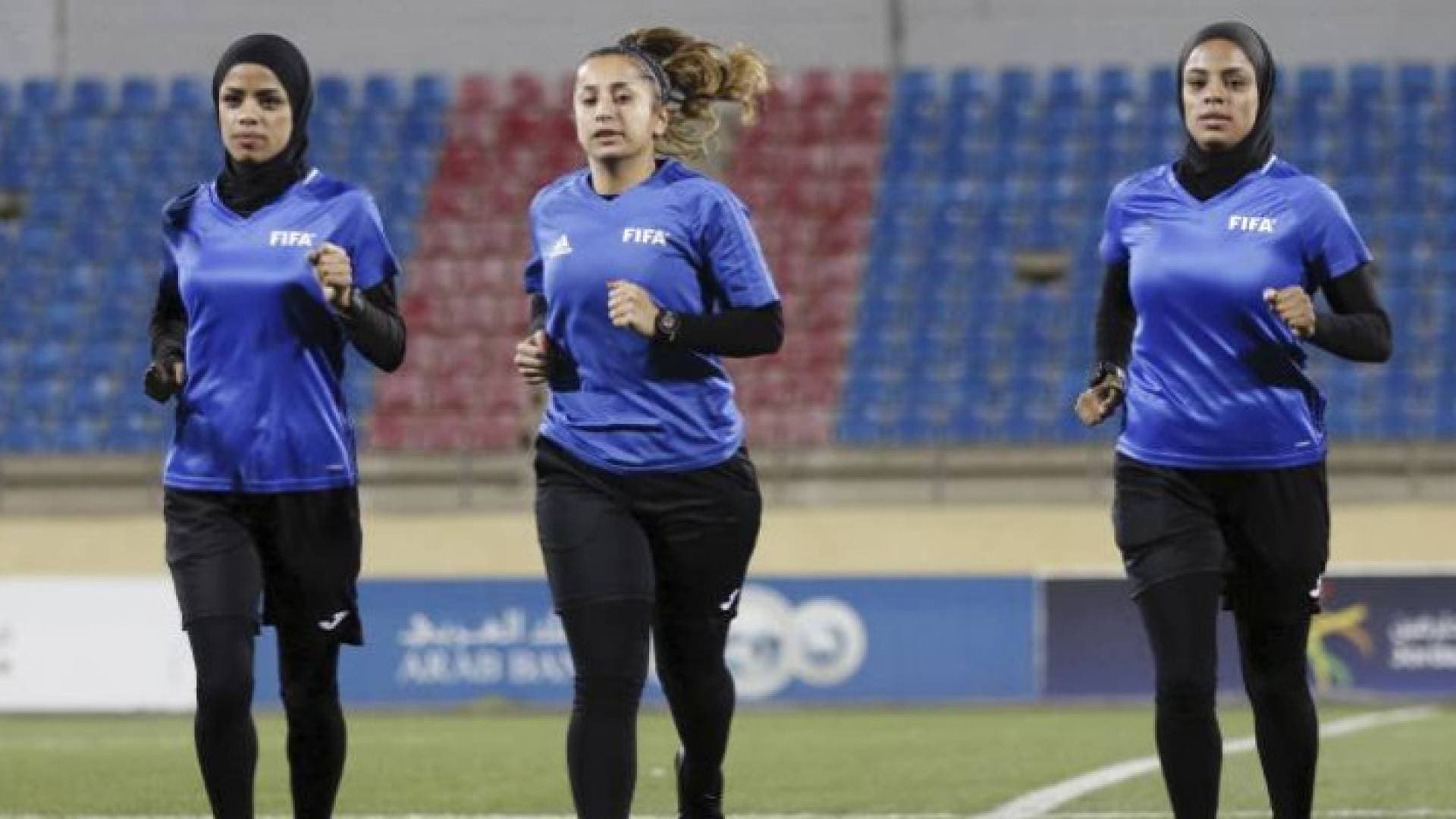 مشاركة "حكمات" في إدارة الجولة الأولى من دوري المحترفين