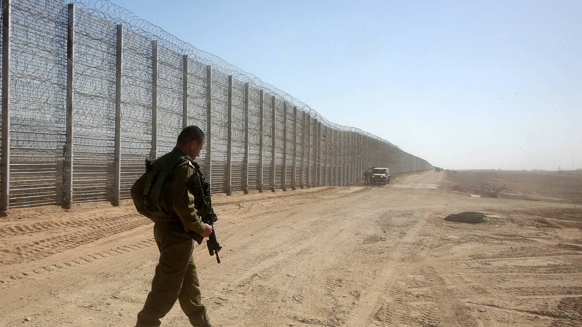وزير خارجية الاحتلال يدعو لبناء حاجز على الحدود مع الأردن