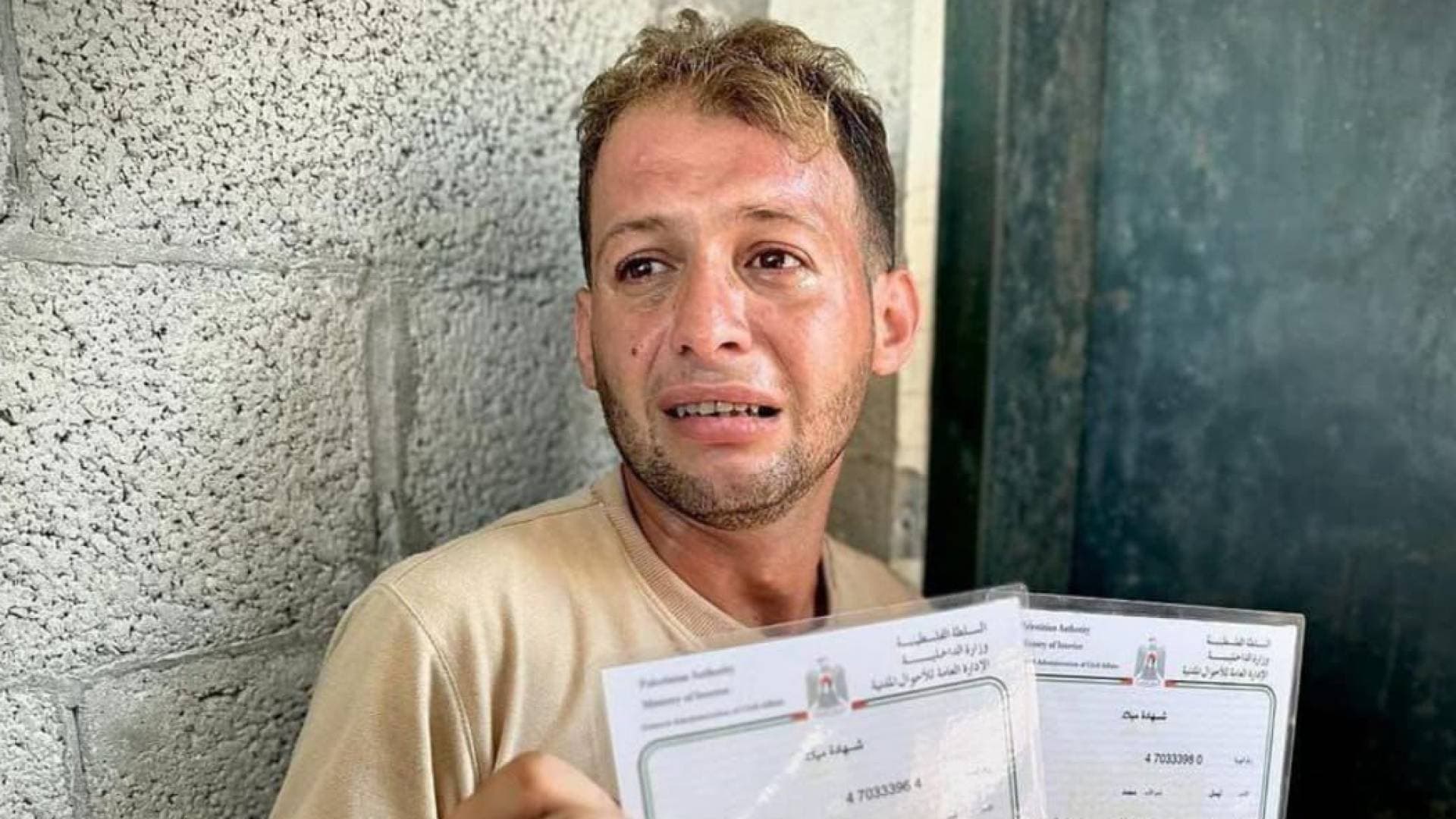 قصة تفطر القلوب.. ذهب لاستخراج شهادات ميلاد لطفليه التوأم وعاد ليزفهما شهيدين