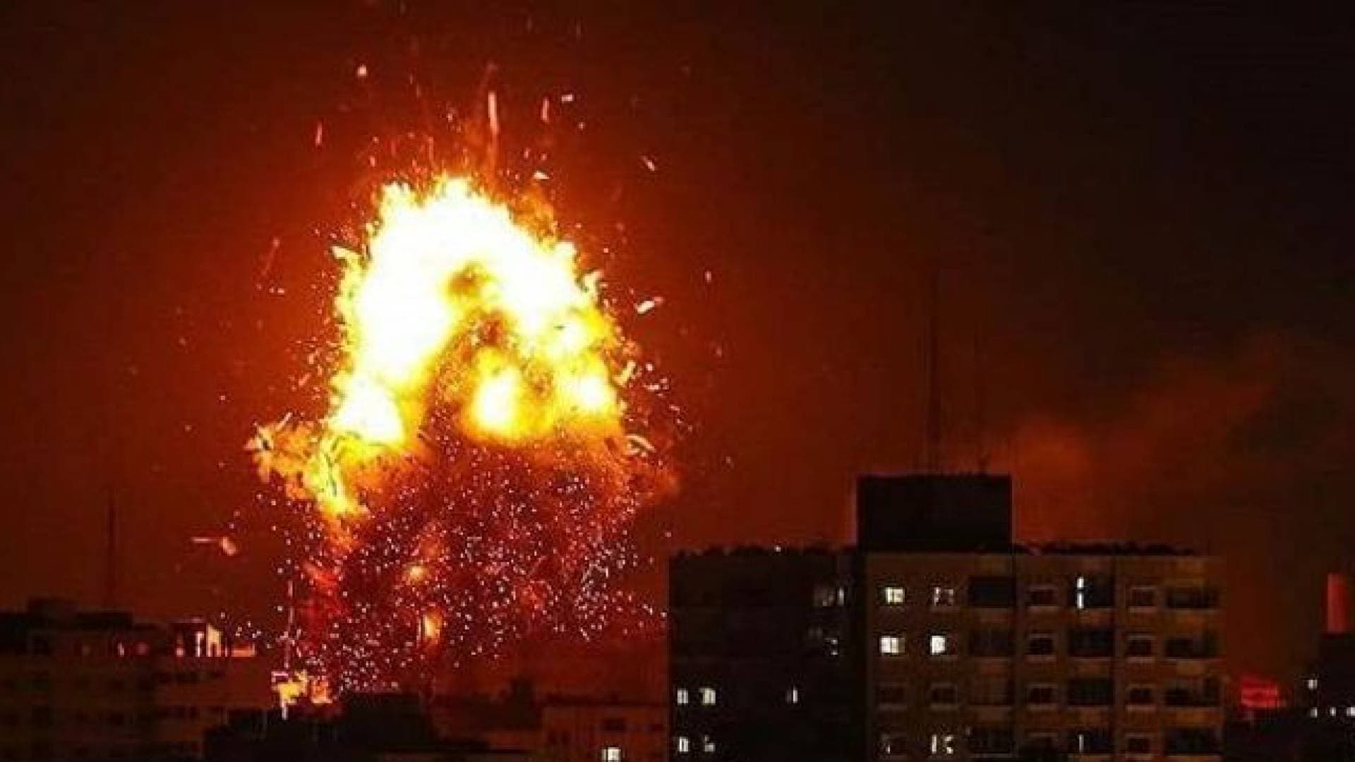 مراسل رؤيا: شهداء وإصابات بقصف لطيران الاحتلال استهدف مخيم نور شمس في طولكرم