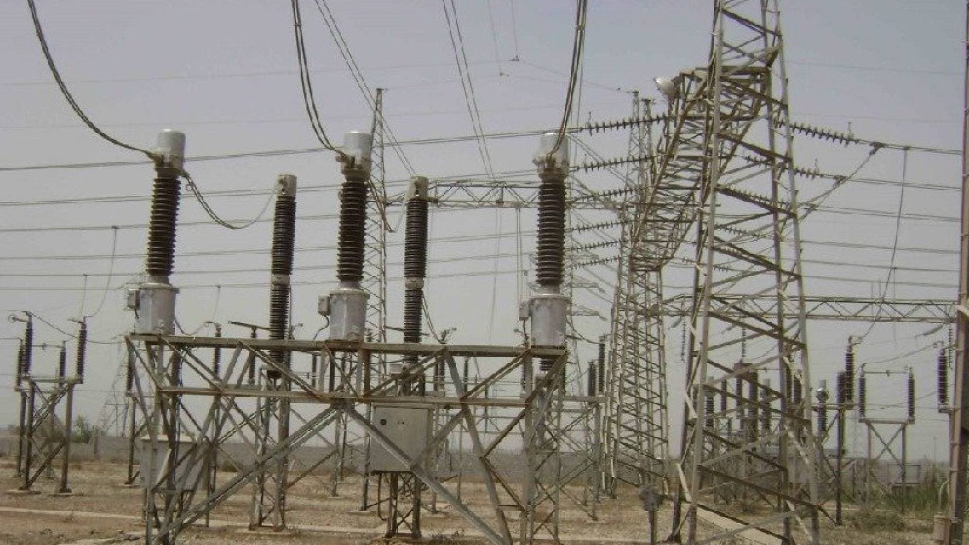 فصل التيار الكهربائي عن مناطق في الأردن الأحد