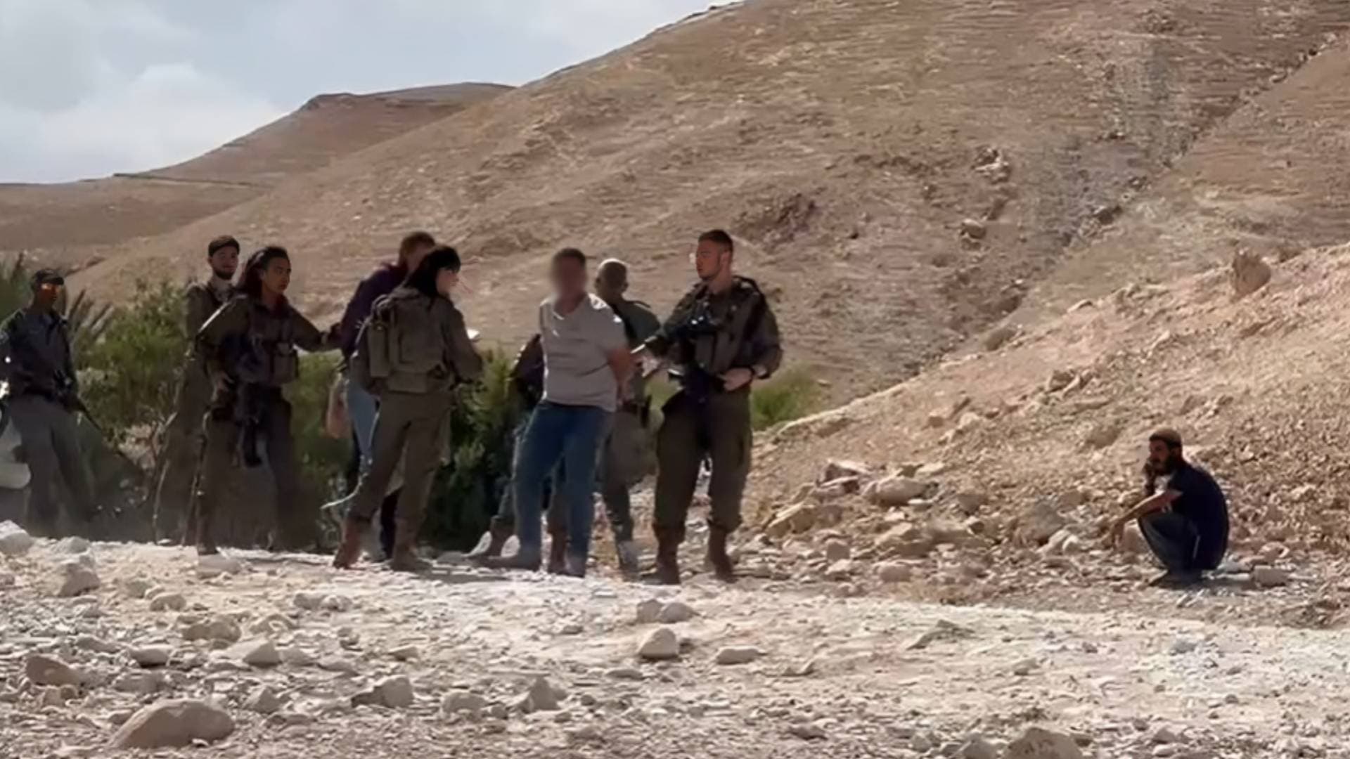 مراسل "رؤيا": مستوطنون يهاجمون مدرسة عرب الكعابنة في أريحا