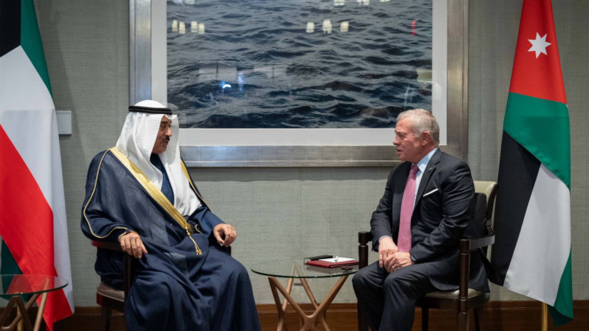الملك يلتقي ولي عهد الكويت ويؤكد ضرورة تكثيف الجهود العربية لوقف الحرب على لبنان