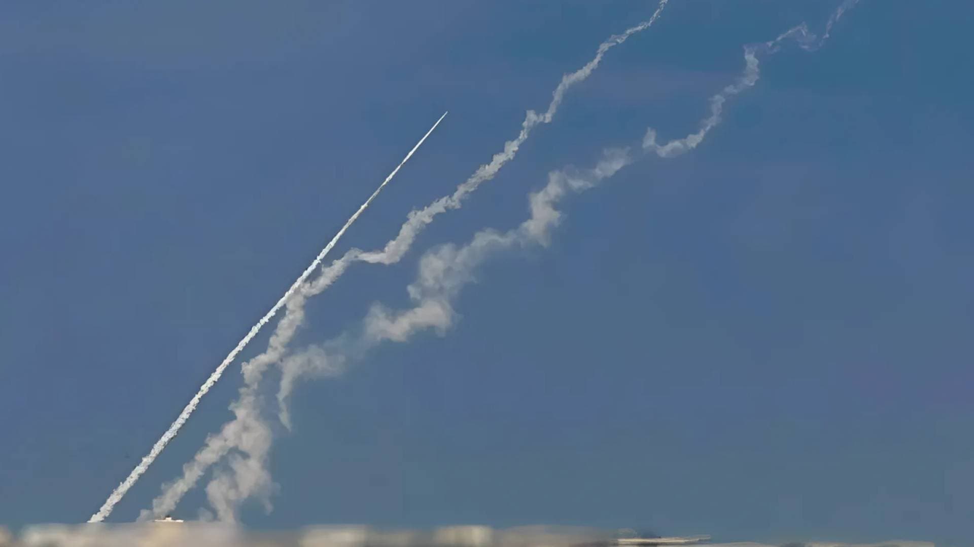 إعلام عبري: إصابات جراء سقوط صواريخ على حيفا و"الكريوت"