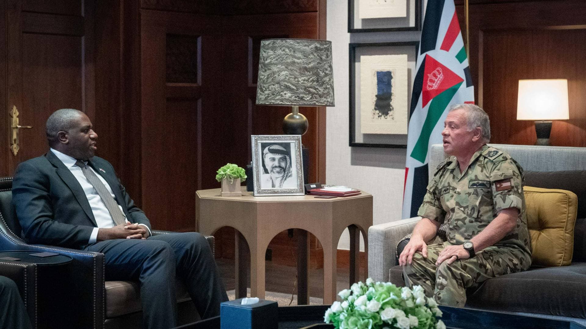 الملك يؤكد لوزير الخارجية البريطاني ضرورة خفض التصعيد بالإقليم - فيديو