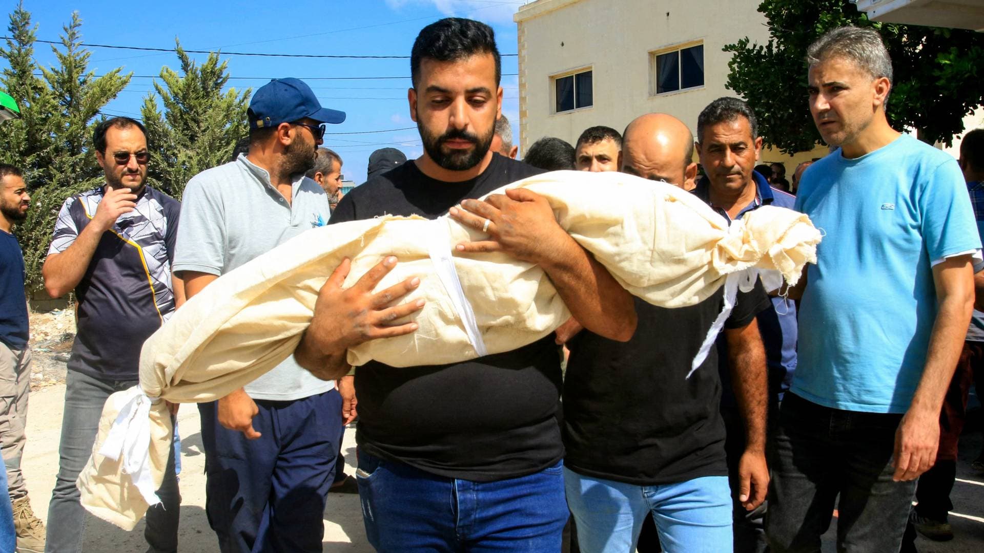 الصحة اللبنانية: 2255 شهيدا منذ بدء العدوان