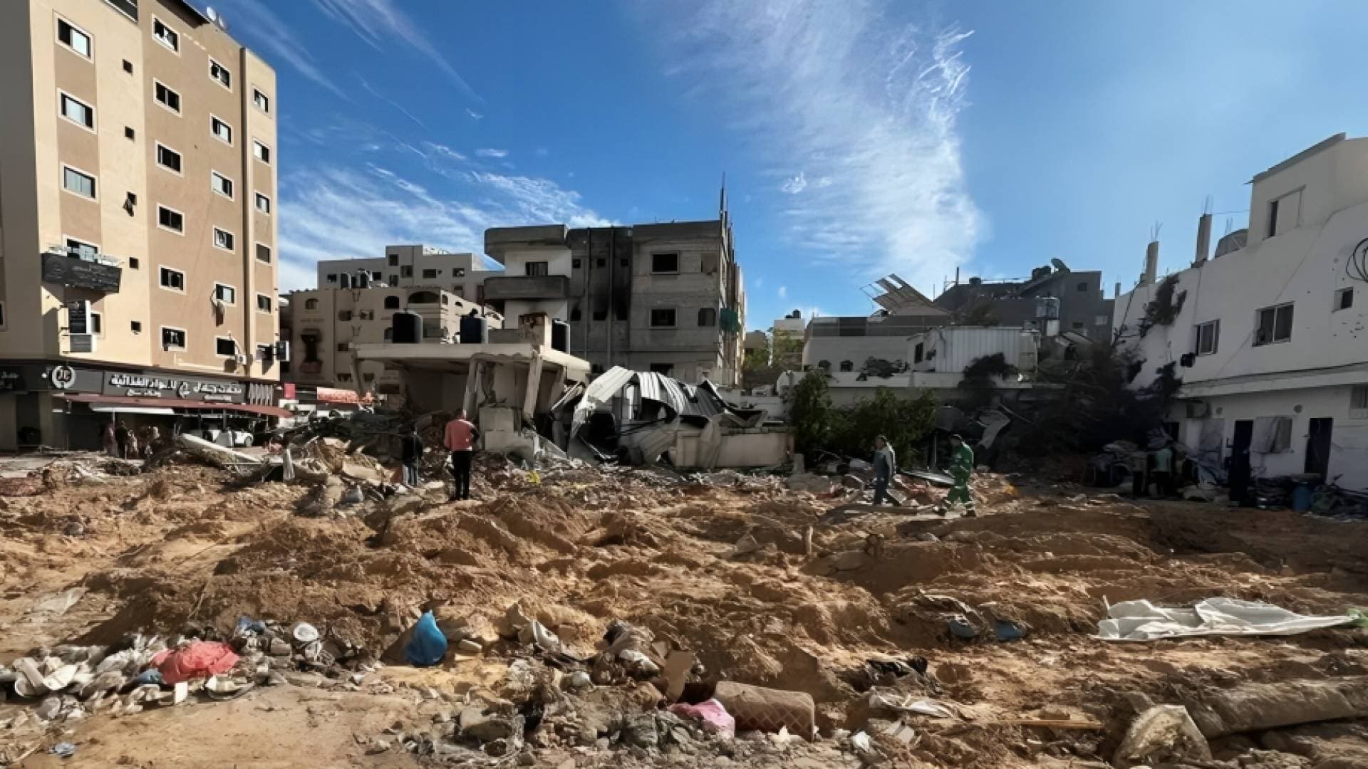 "صحة غزة": الاحتلال يفتش ويطلق النار داخل أقسام مستشفى كمال عدوان