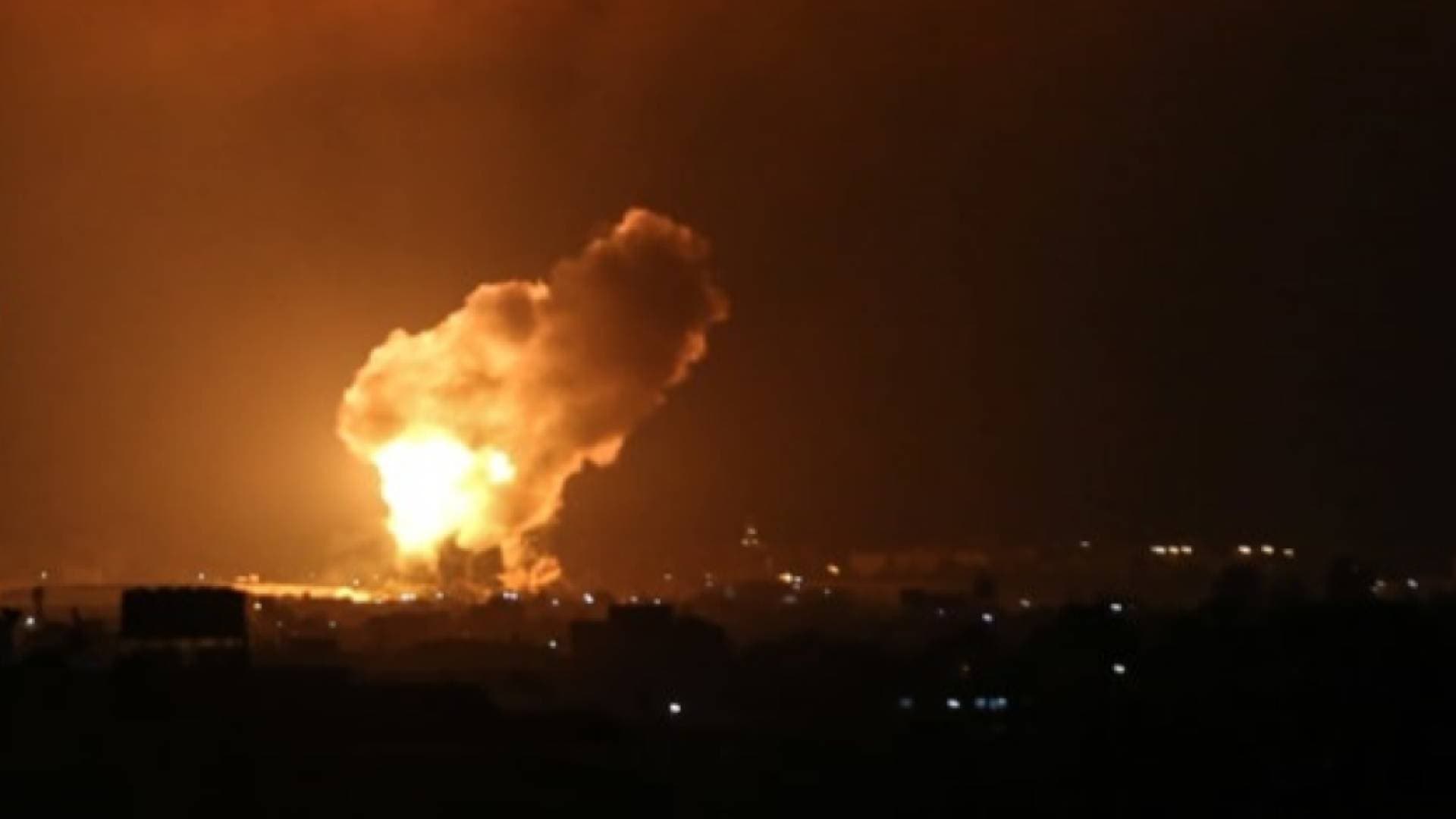 بالفيديو.. جيش الاحتلال يعلن ضرب أهداف عسكرية إيرانية وطهران تتوعد بالرد المناسب