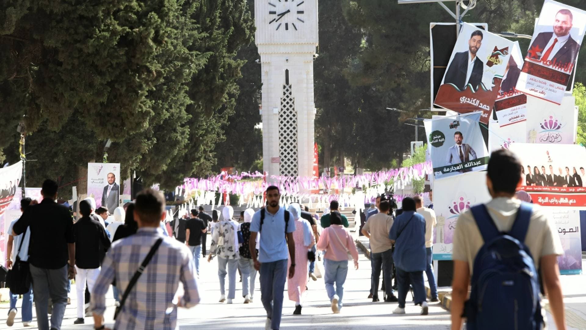 "التعليم العالي" توضح حول احتمالية تحويل دوام طلبة الجامعات "عن بعد"