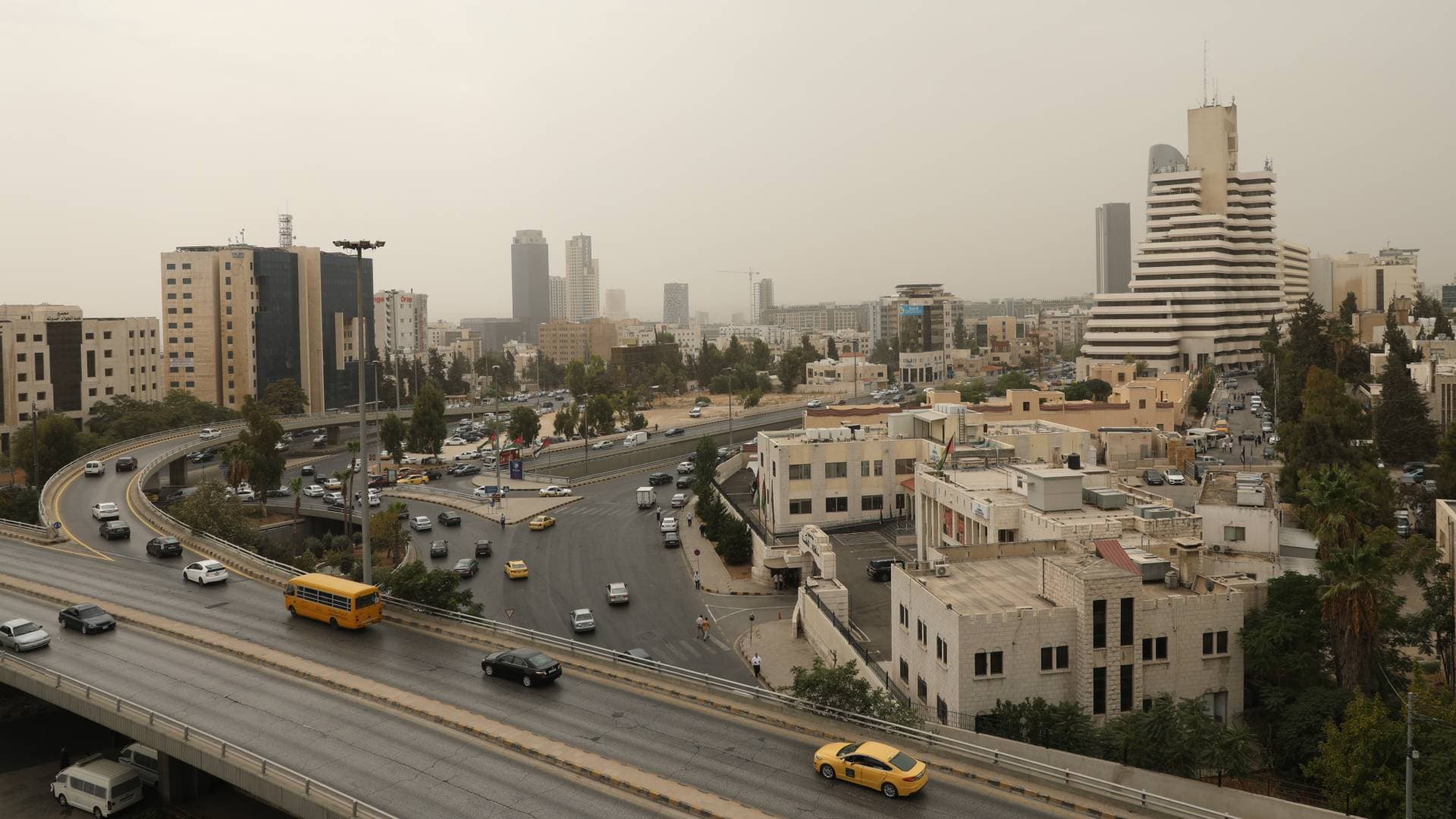 تحذيرات من الضباب والانزلاق خلال ساعات صباح وليل الأربعاء في الأردن - فيديو
