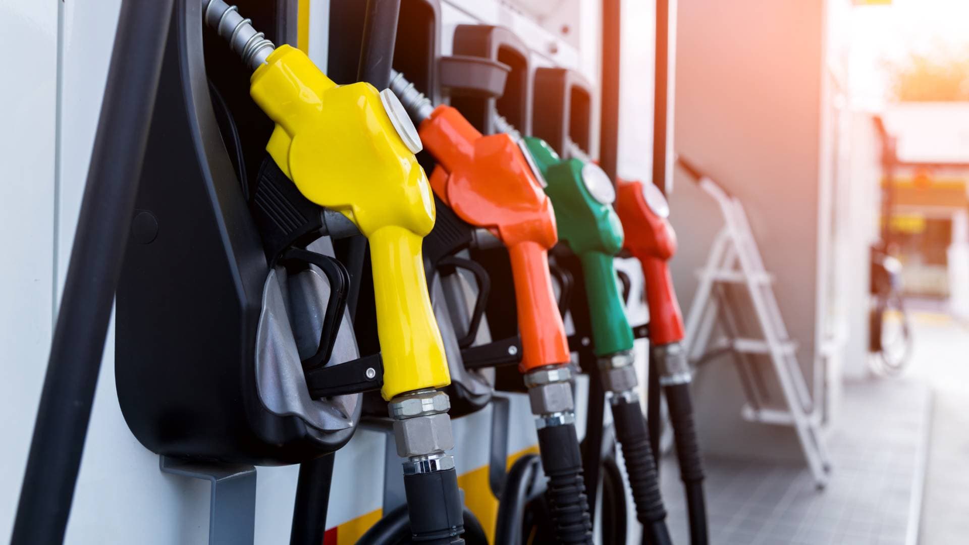 الشوبكي: توقعات بتخفيض أسعار البنزين ورفع الديزل في الأردن الشهر المقبل
