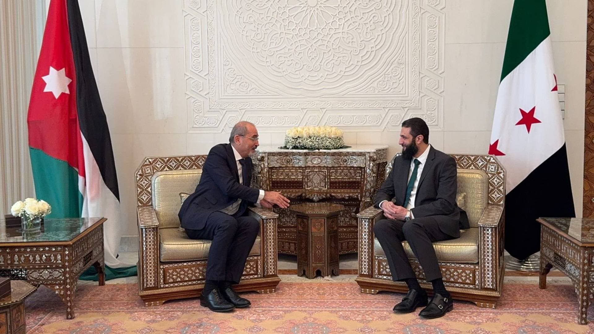 الصفدي يجري مباحثات موسعة مع القائد العام للإدارة الجديدة في سوريا أحمد الشرع -صور