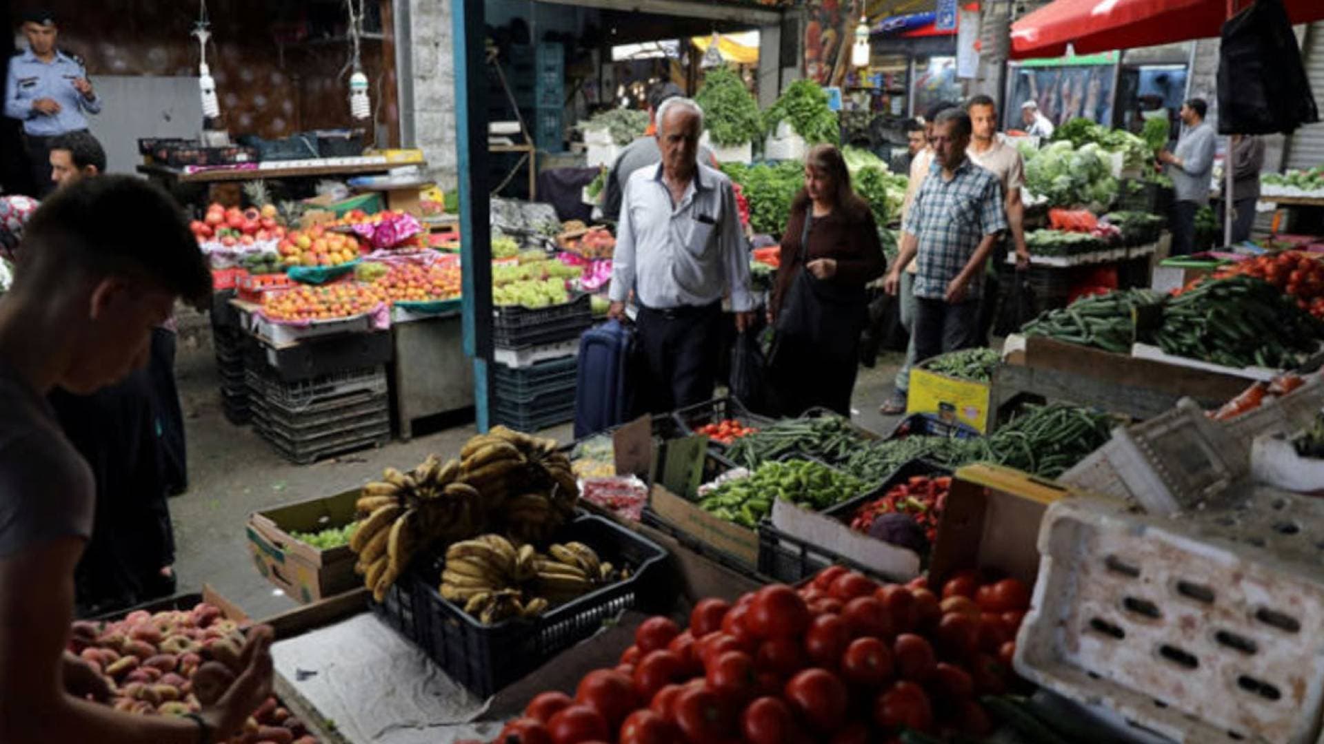 غرفة تجارة الزرقاء لـ"رؤيا": أسعار البضائع بالمتناول وارتفاع بعض أصناف الخضار بسبب الصقيع