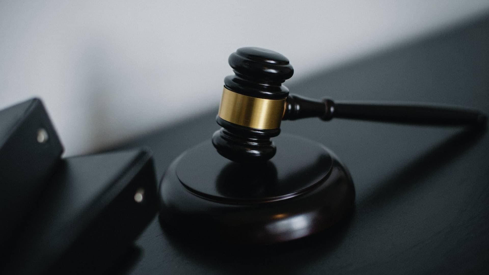 "صلح جزاء عمان" تدين متهما بتحطيم مركبة مواطن وتهديد عائلته بالحبس 3 سنوات