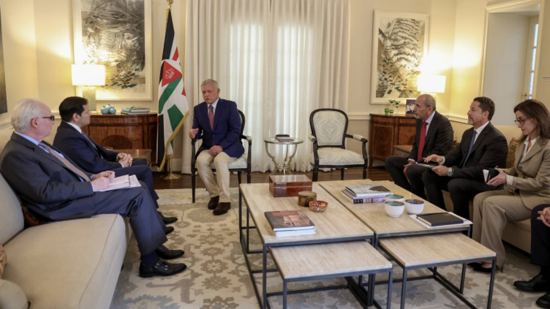 الملك يجتمع بوزير الخارجية الأمريكي ويؤكد على أهمية إيجاد أفق سياسي لتحقيق السلام - فيديو